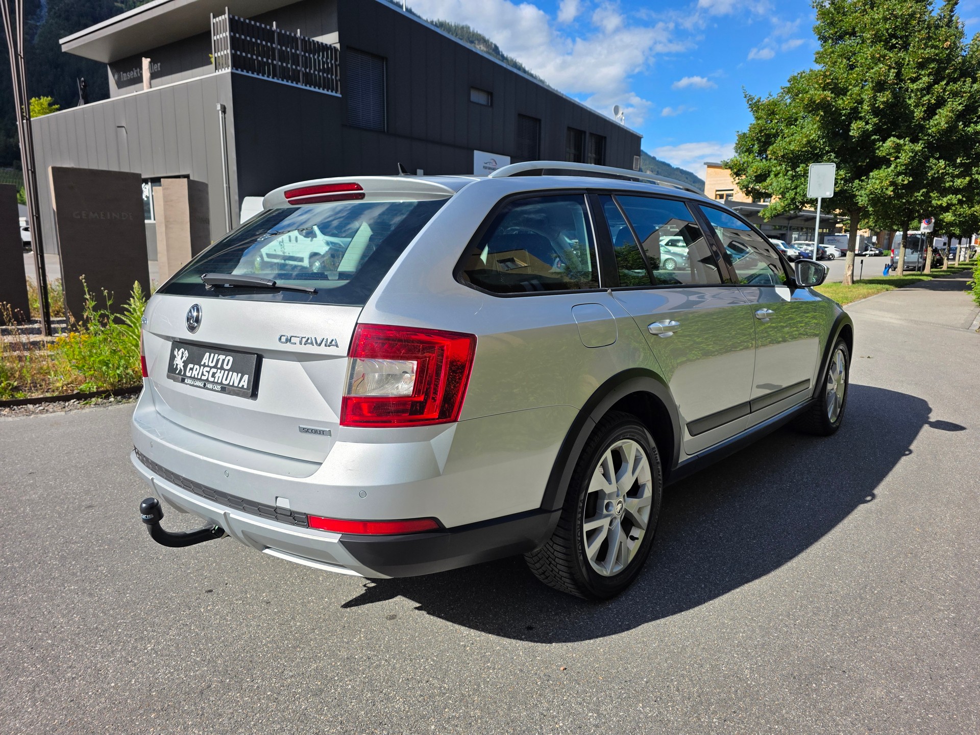 SKODA Octavia Combi 2.0 TDI Scout 4x4 DSG-image-4