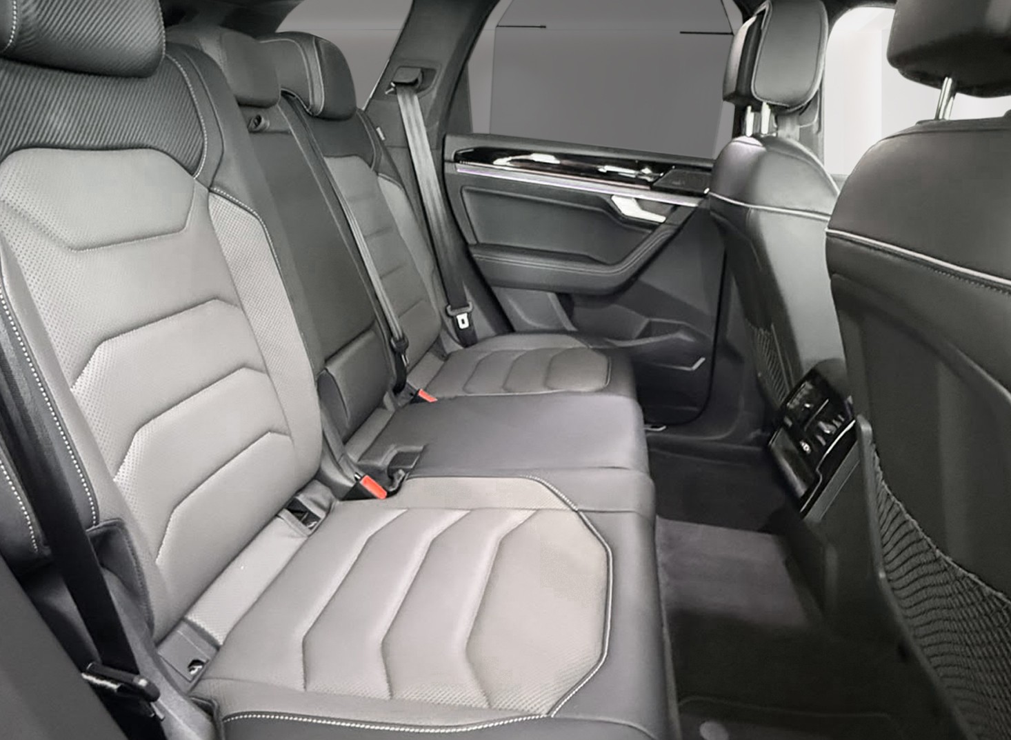 VW Touareg 3.0 TDI R-Line Tiptronic Vollausstattung! Garantie!-image-18