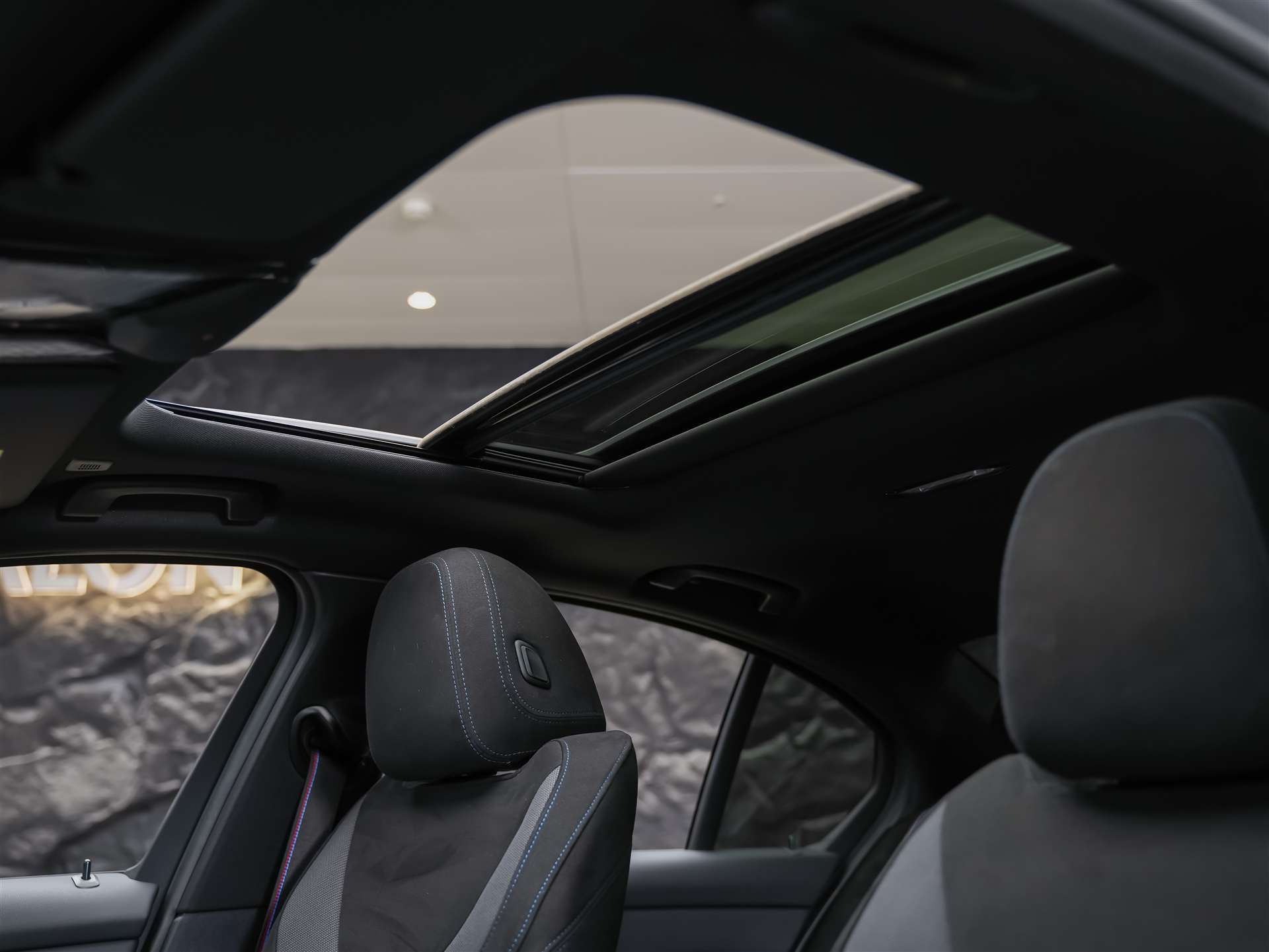 BMW 320d xDrive Steptronic M Sport Pro *Facelift*Standheizung*Panorama*-image-11