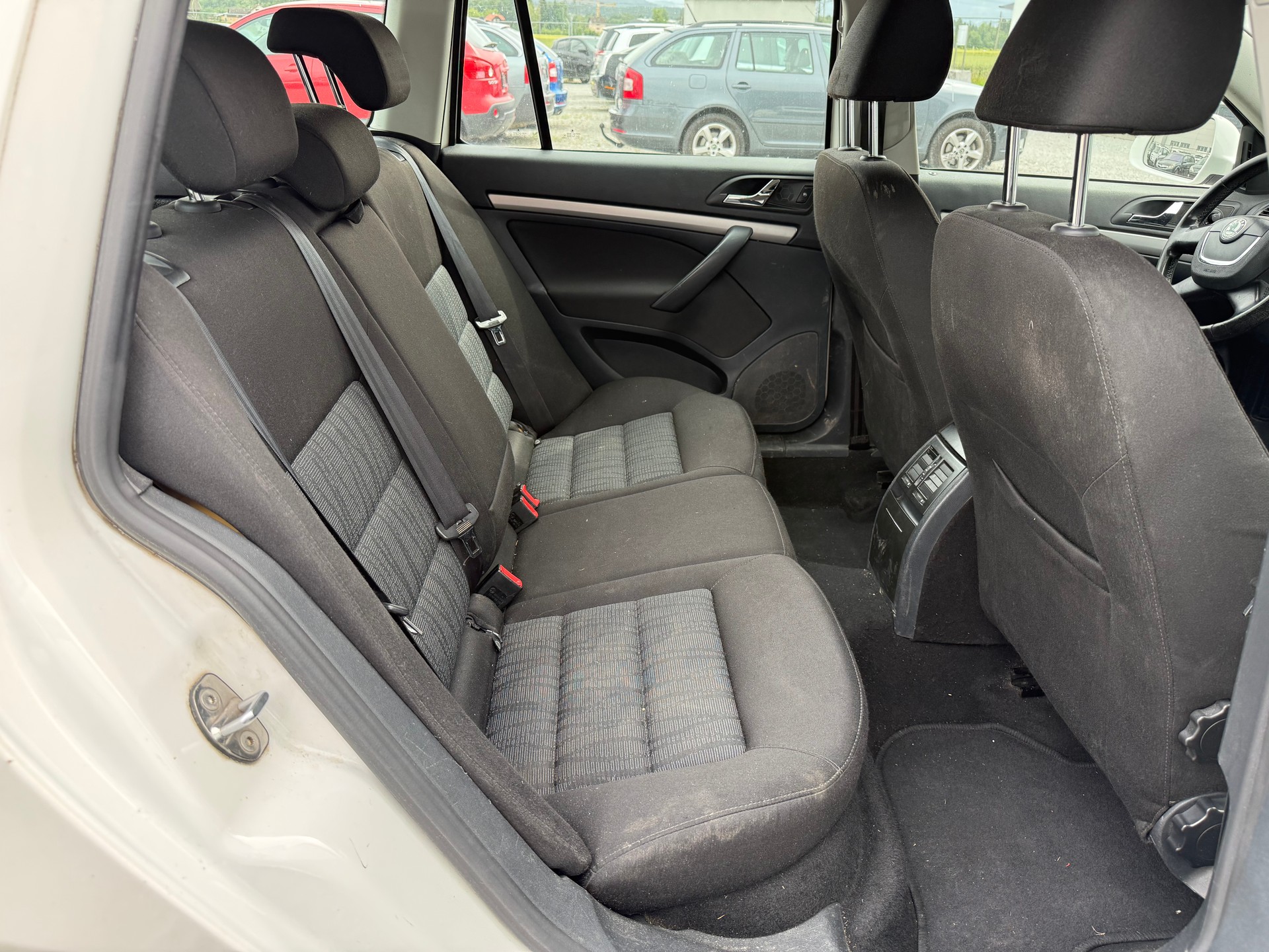 SKODA Octavia Combi 1.6 TDI Swiss Adventure 4x4-image-7