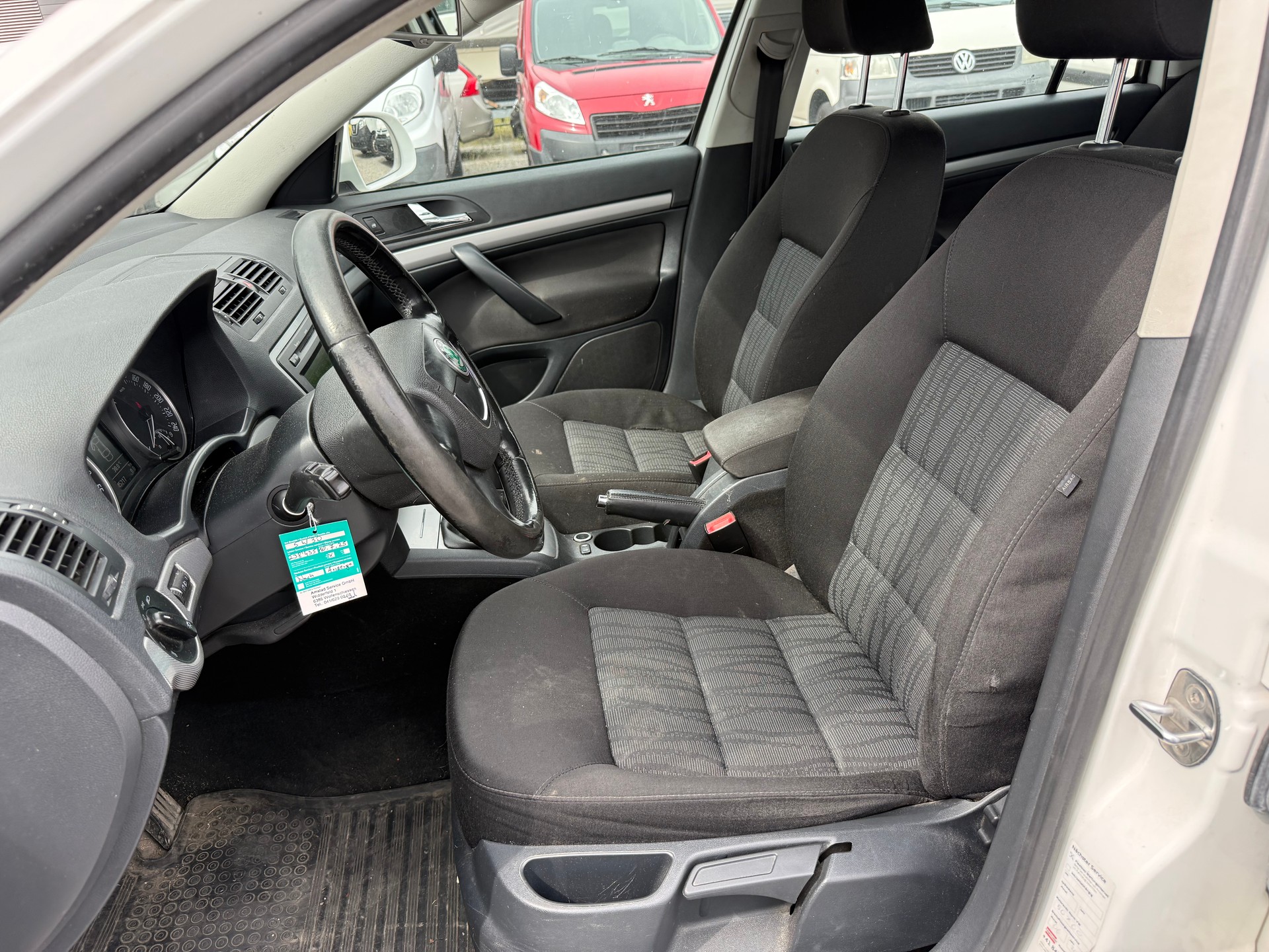SKODA Octavia Combi 1.6 TDI Swiss Adventure 4x4-image-10