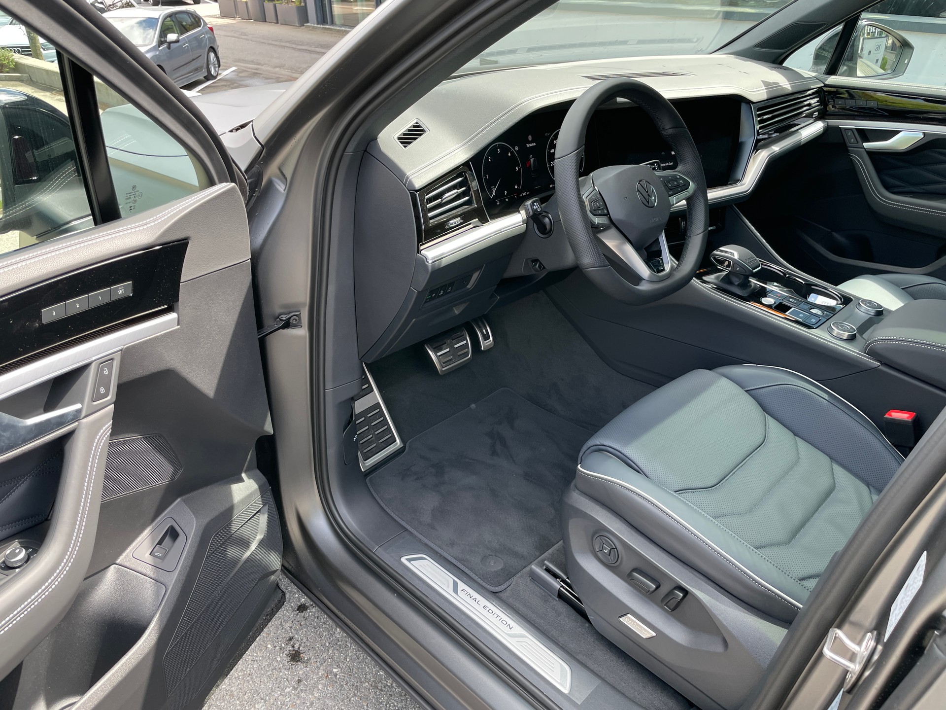 VW Touareg 3.0 TDI R-Line Final Edition Tiptronic, VOLLAUSSTATTUNG-image-16
