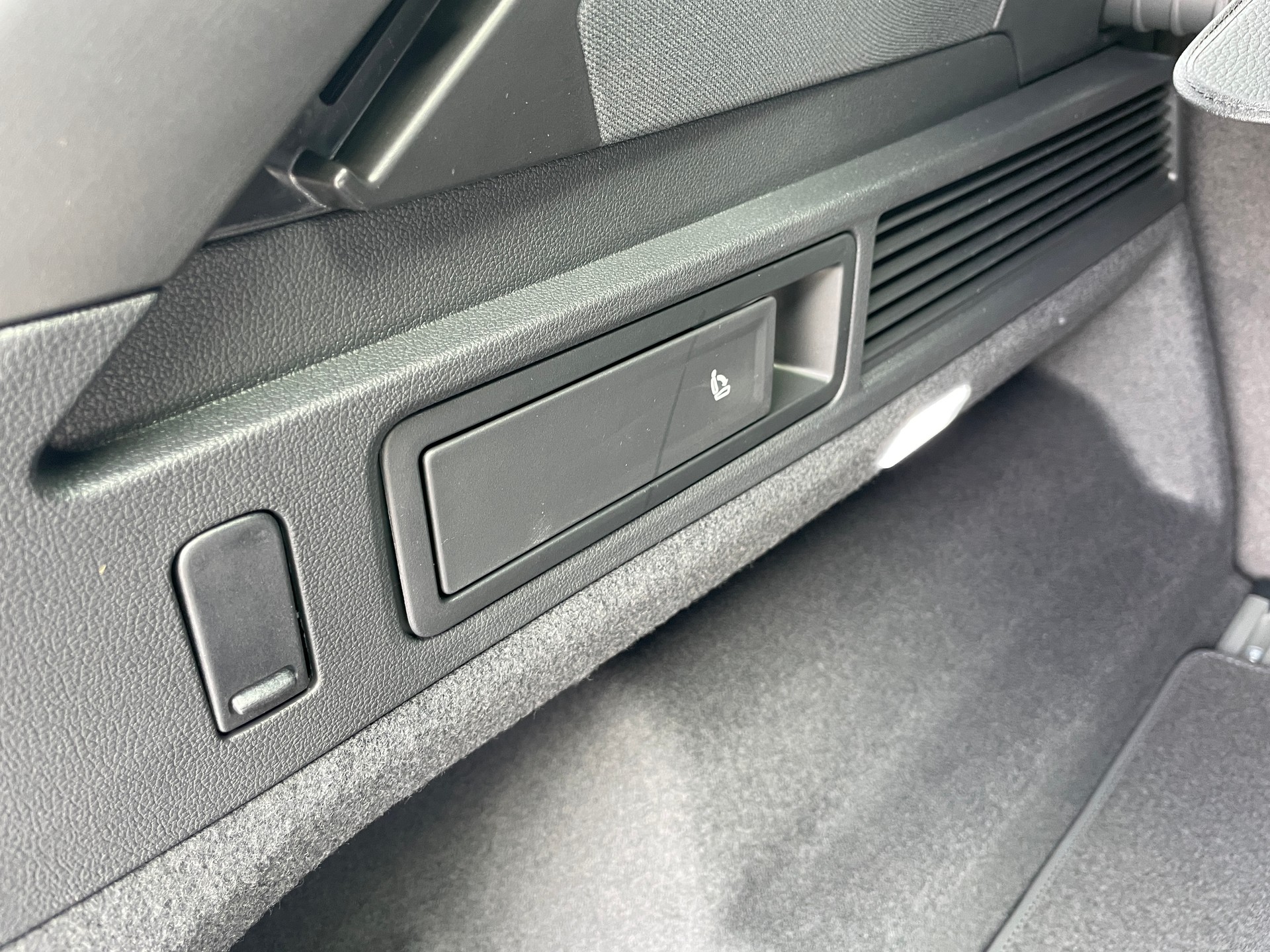 VW Touareg 3.0 TDI R-Line Final Edition Tiptronic, VOLLAUSSTATTUNG-image-12