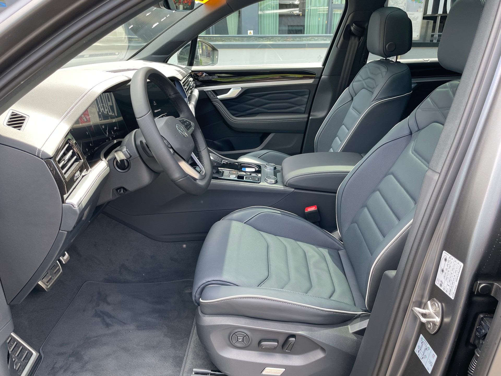 VW Touareg 3.0 TDI R-Line Final Edition Tiptronic, VOLLAUSSTATTUNG-image-17