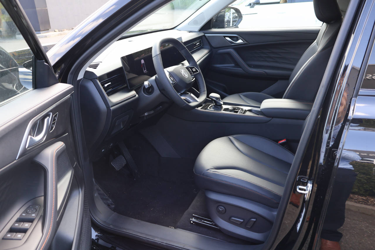 MG HS 1.5 Hybrid Luxury-image-10