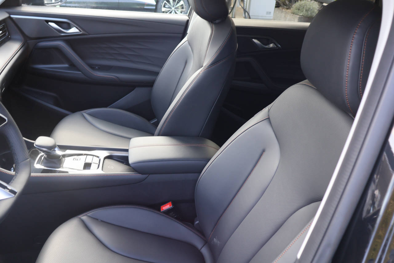 MG HS 1.5 Hybrid Luxury-image-11