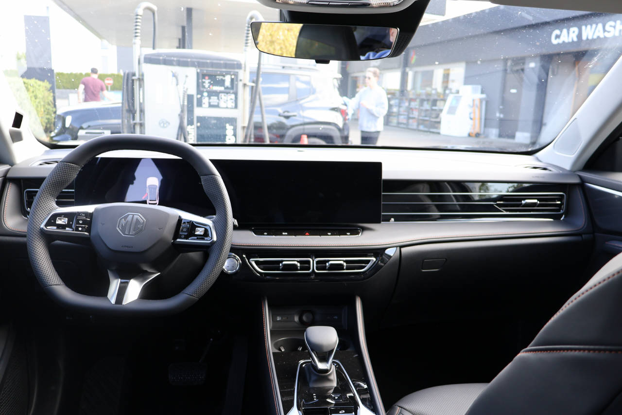 MG HS 1.5 Hybrid Luxury-image-7