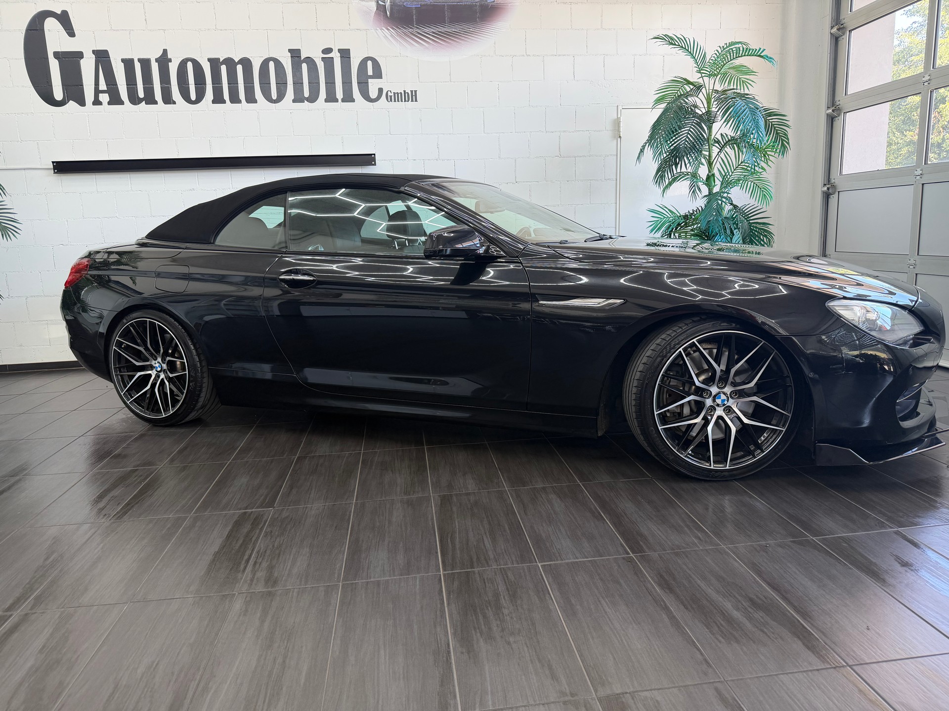BMW 650i Cabrio-showroom-element-1