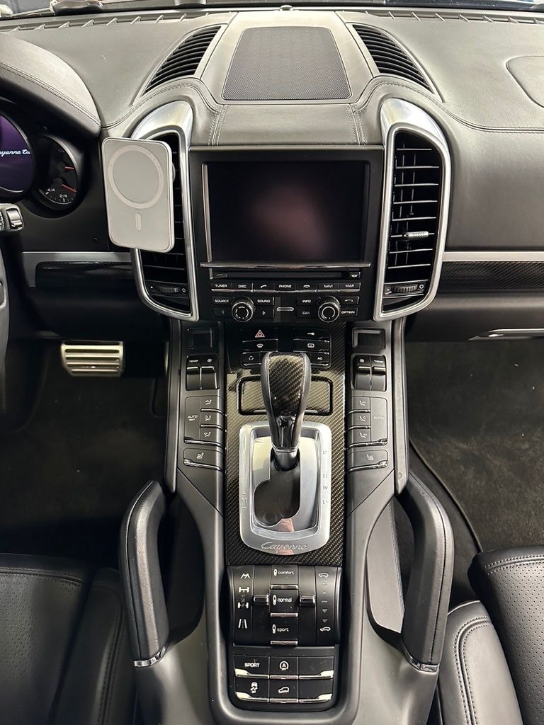 PORSCHE Cayenne Turbo-image-7