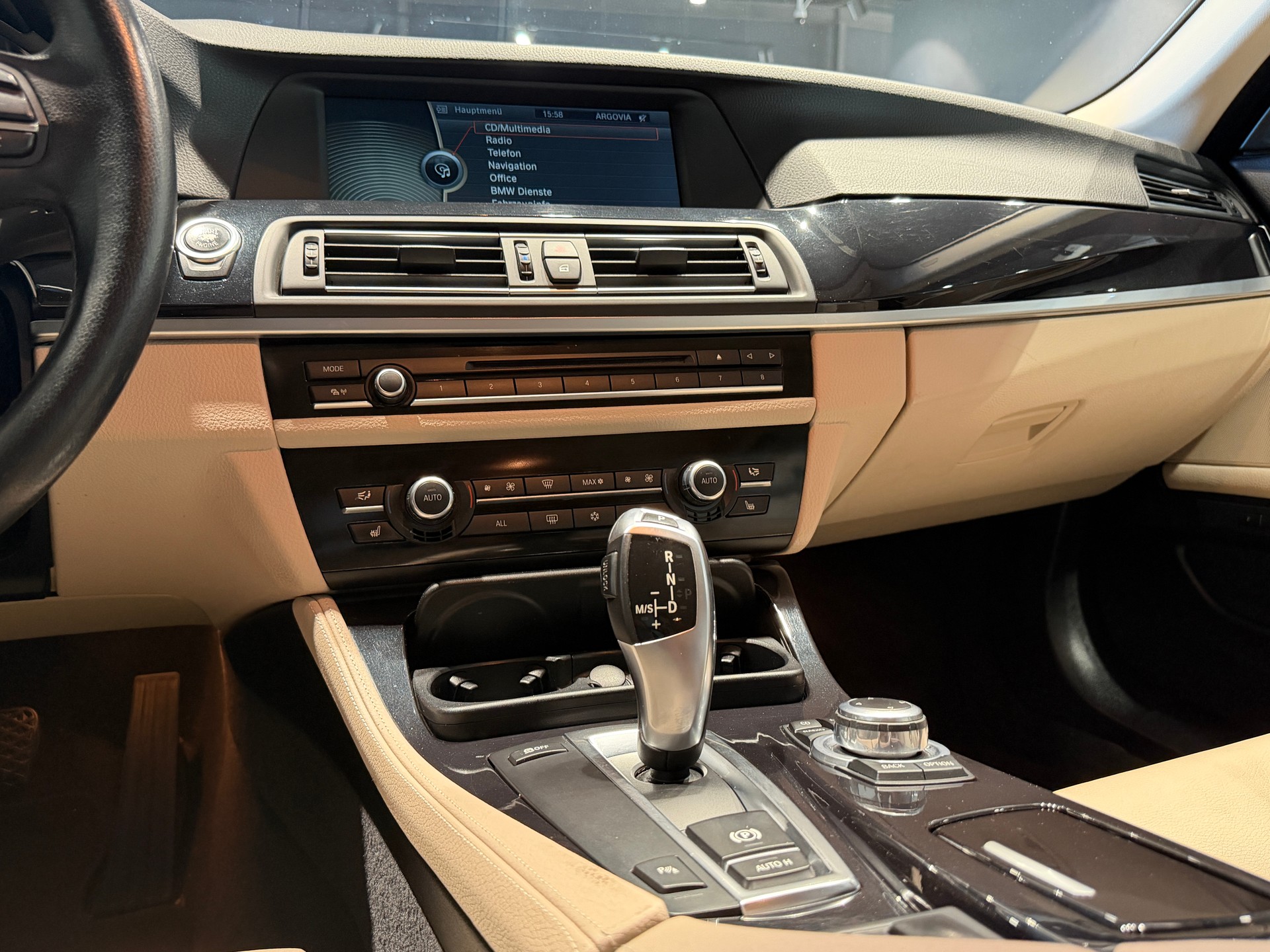 BMW 528i Touring Steptronic-image-14
