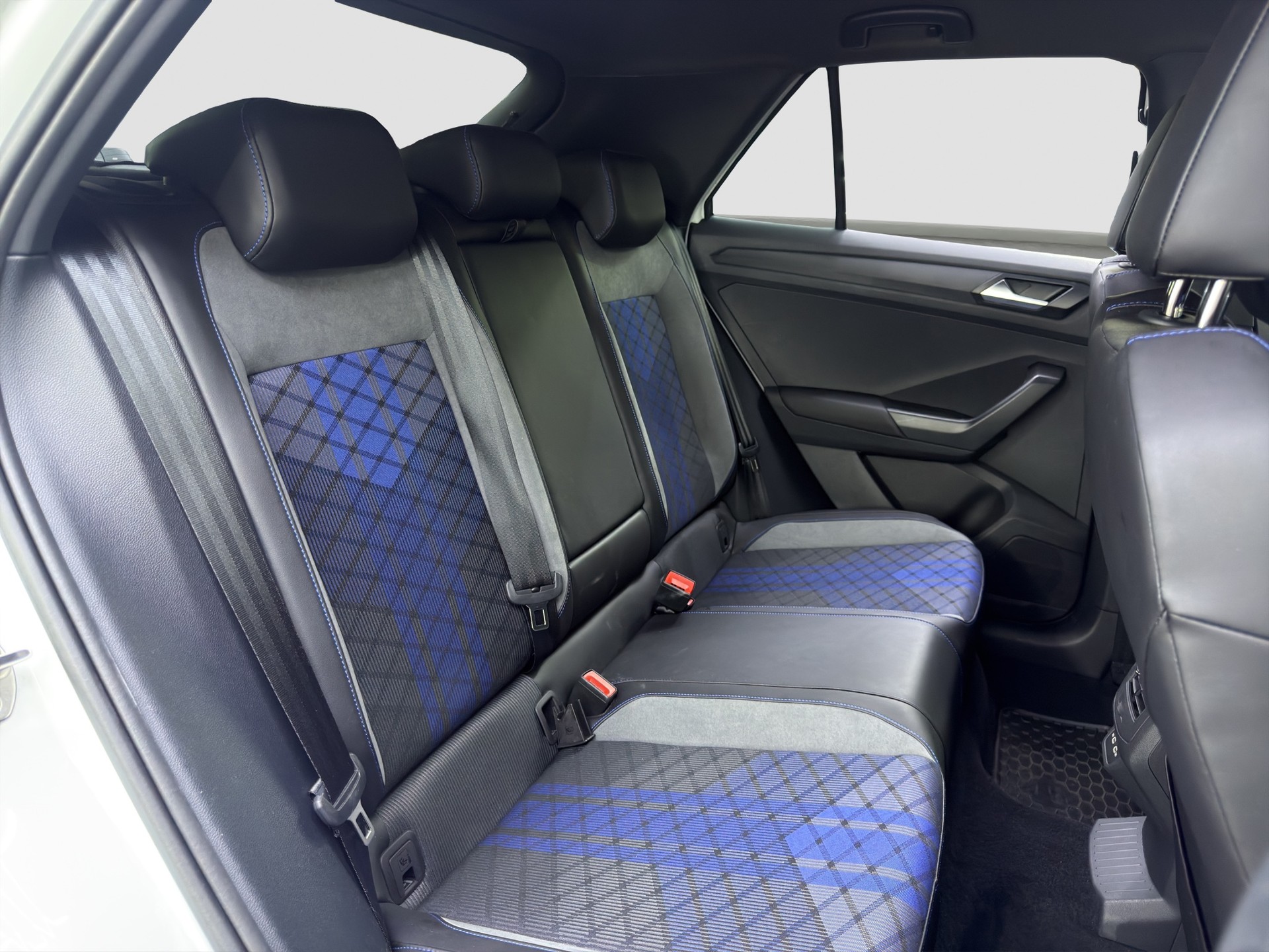 VW T-Roc 2.0 TSI R DSG 4Motion-image-14