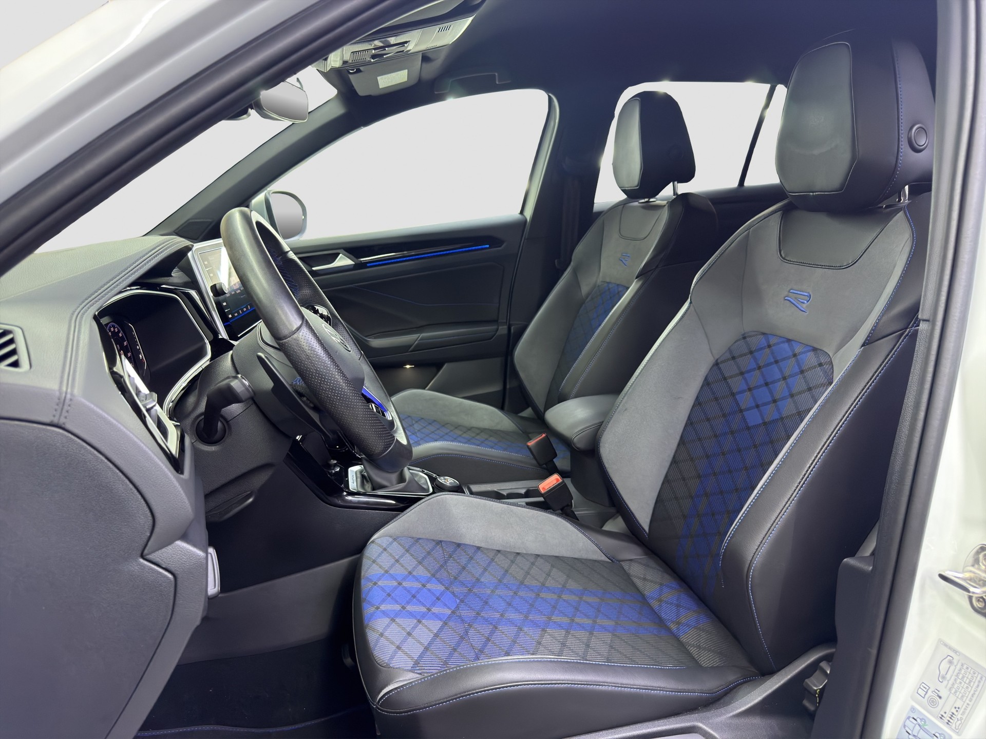VW T-Roc 2.0 TSI R DSG 4Motion-image-11