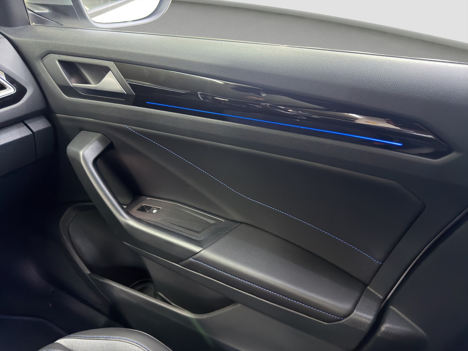 VW T-Roc 2.0 TSI R DSG 4Motion-image-31