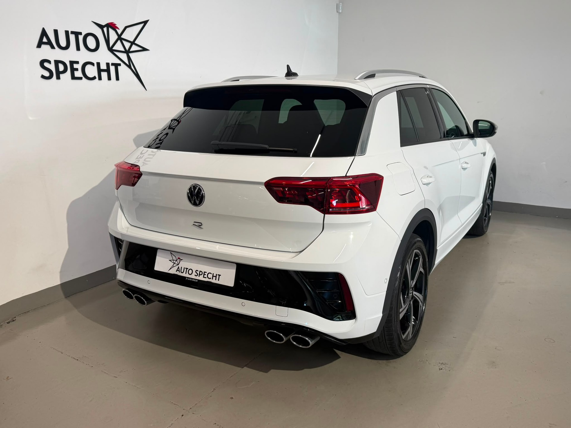 VW T-Roc 2.0 TSI R DSG 4Motion-image-4