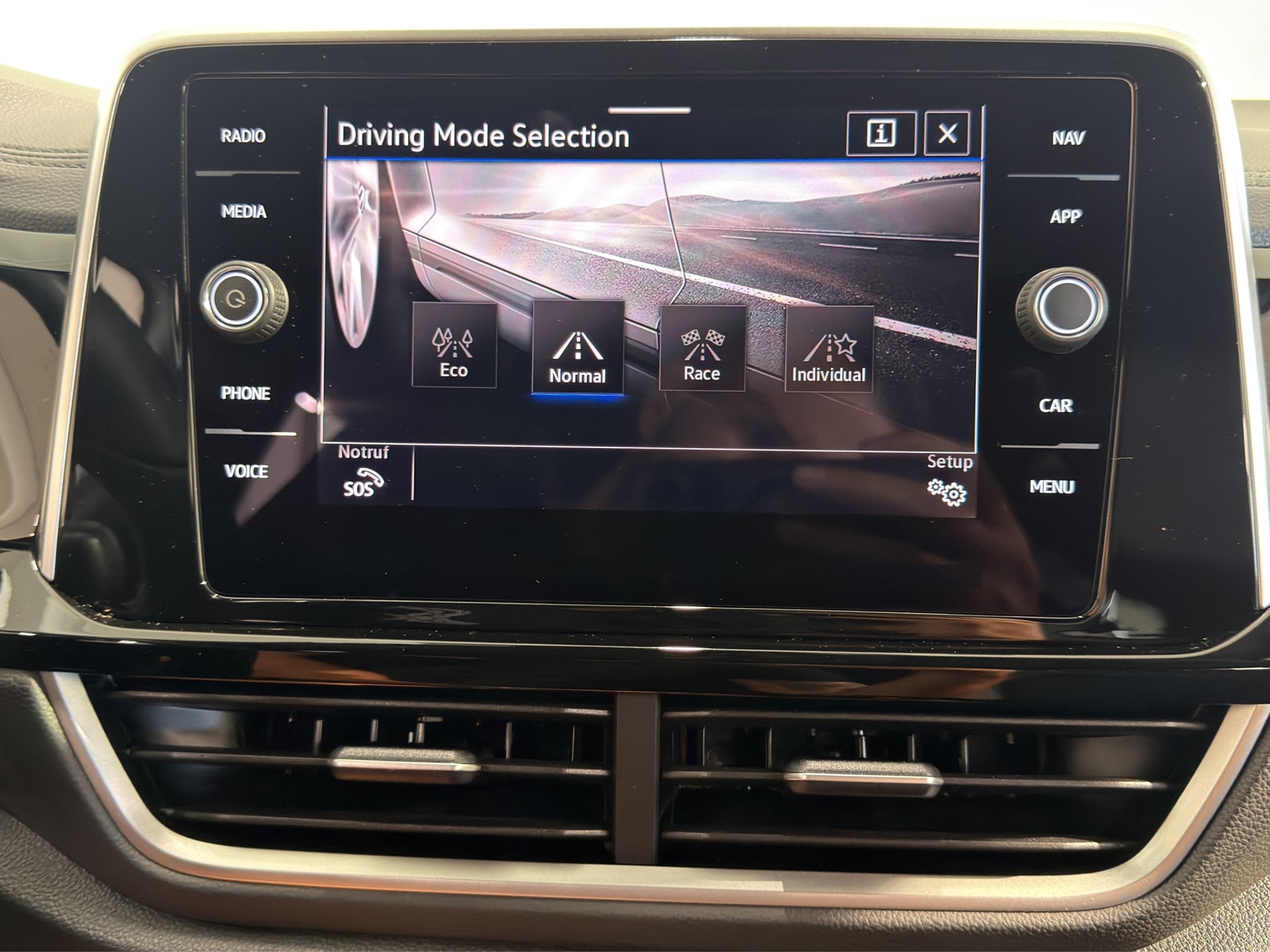 VW T-Roc 2.0 TSI R DSG 4Motion-image-25
