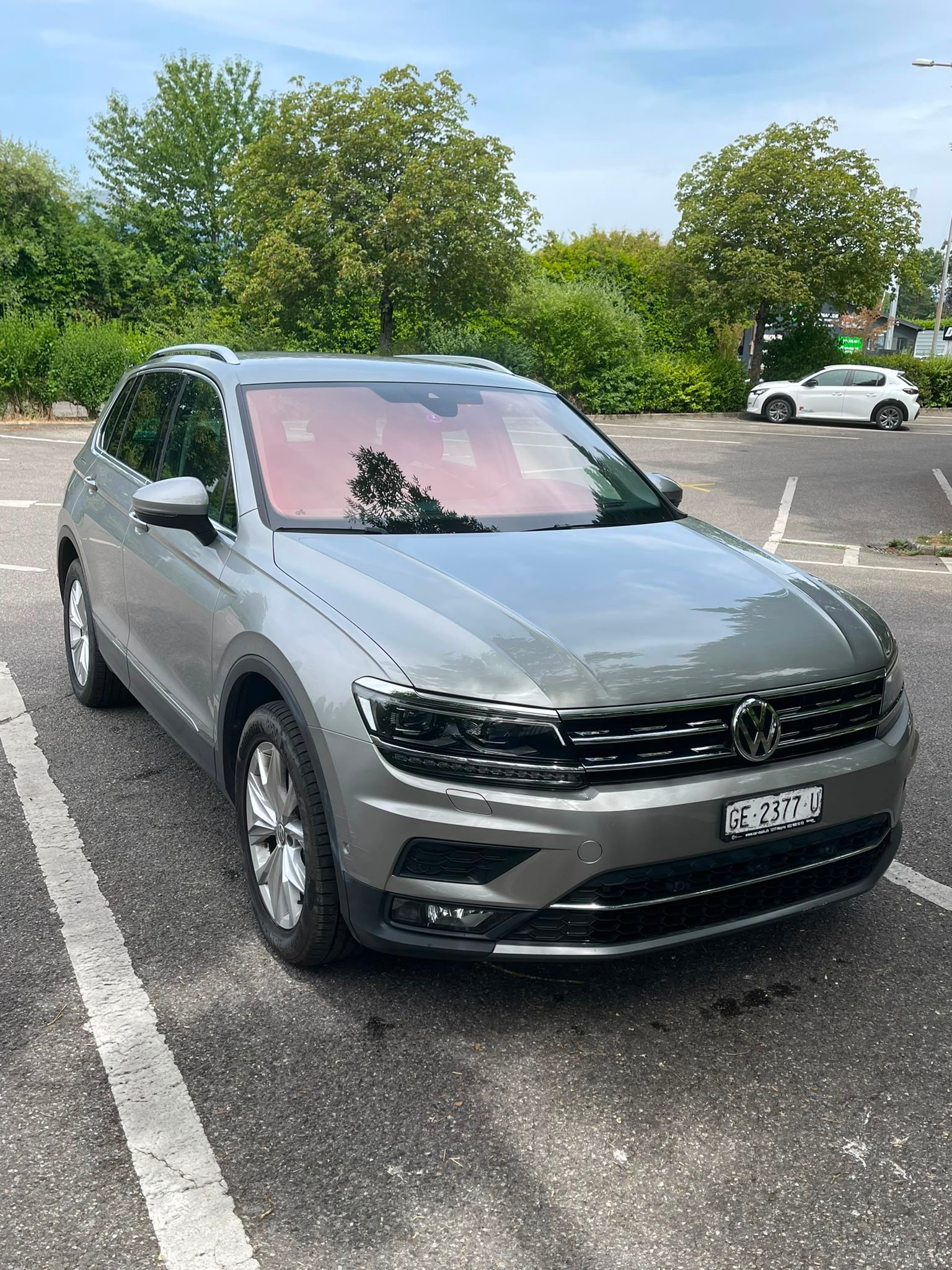 VW Tiguan 2.0TSI Highline 4Motion DSG-showroom-element-2