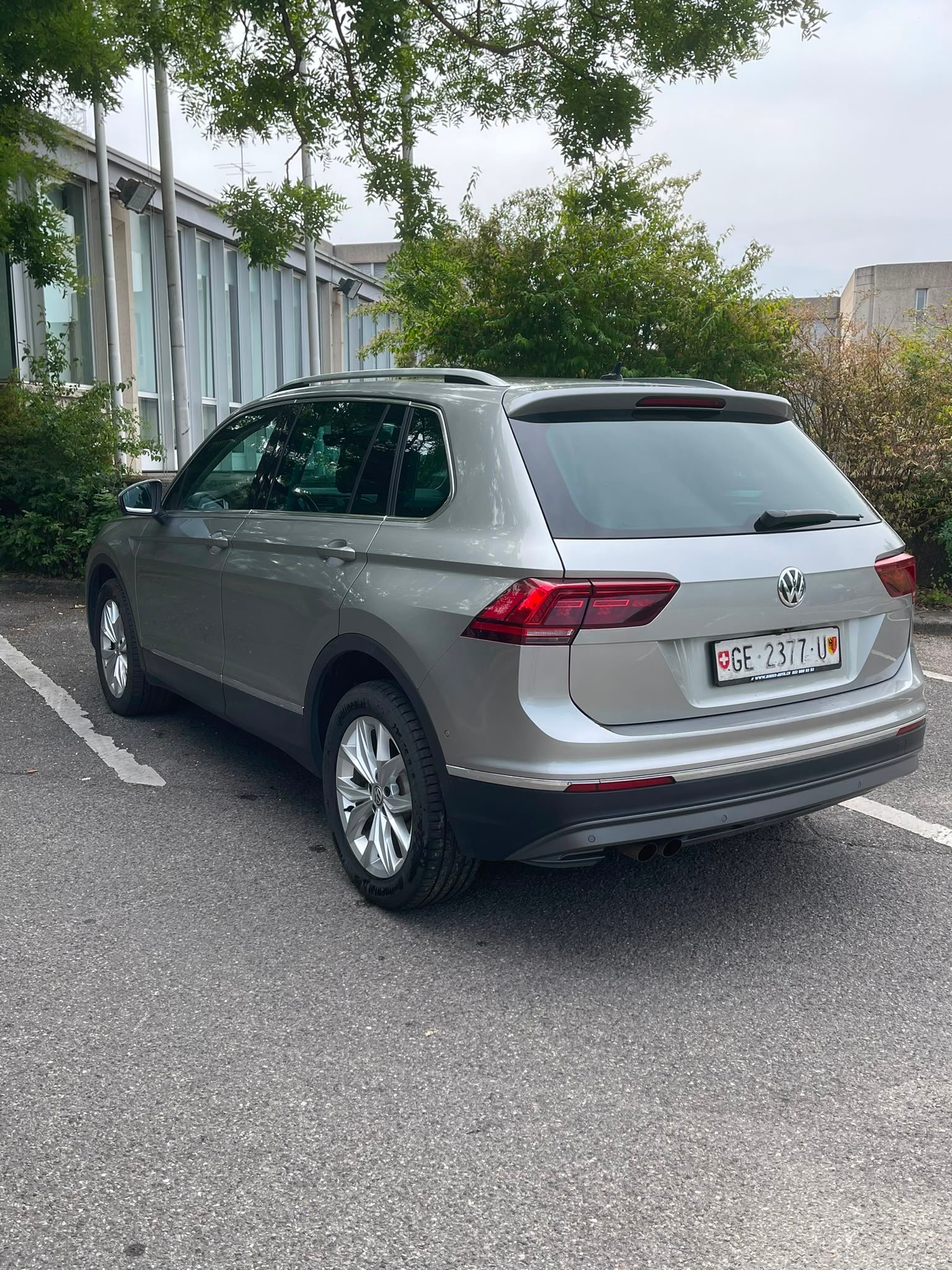 VW Tiguan 2.0TSI Highline 4Motion DSG-showroom-element-3