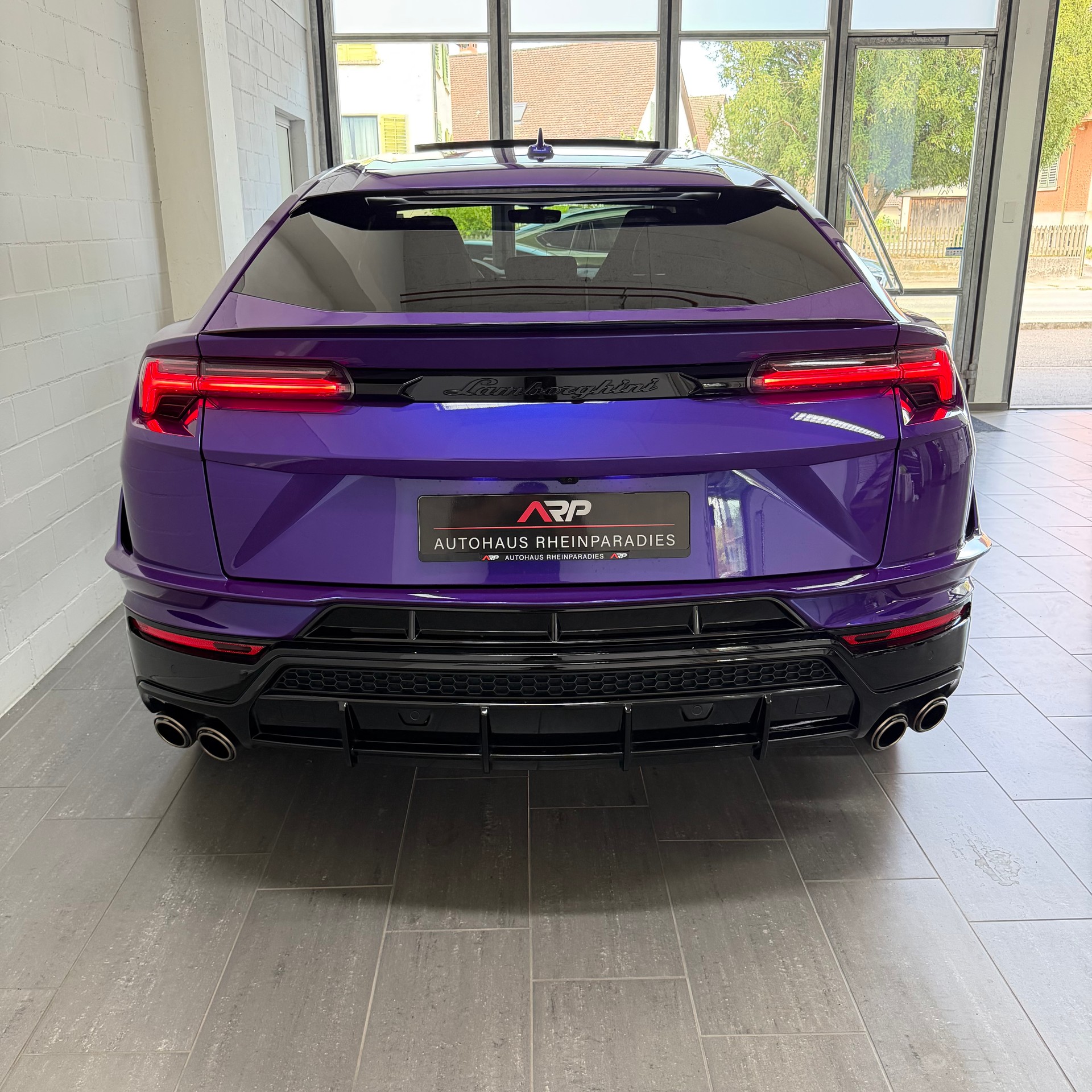 LAMBORGHINI Urus S E-Gear * GratisServ. * VIOLA MITHRAS * AKRAPOVIC * PANO * MASSAGE * B&O 3D * 360 Grad *-image-4