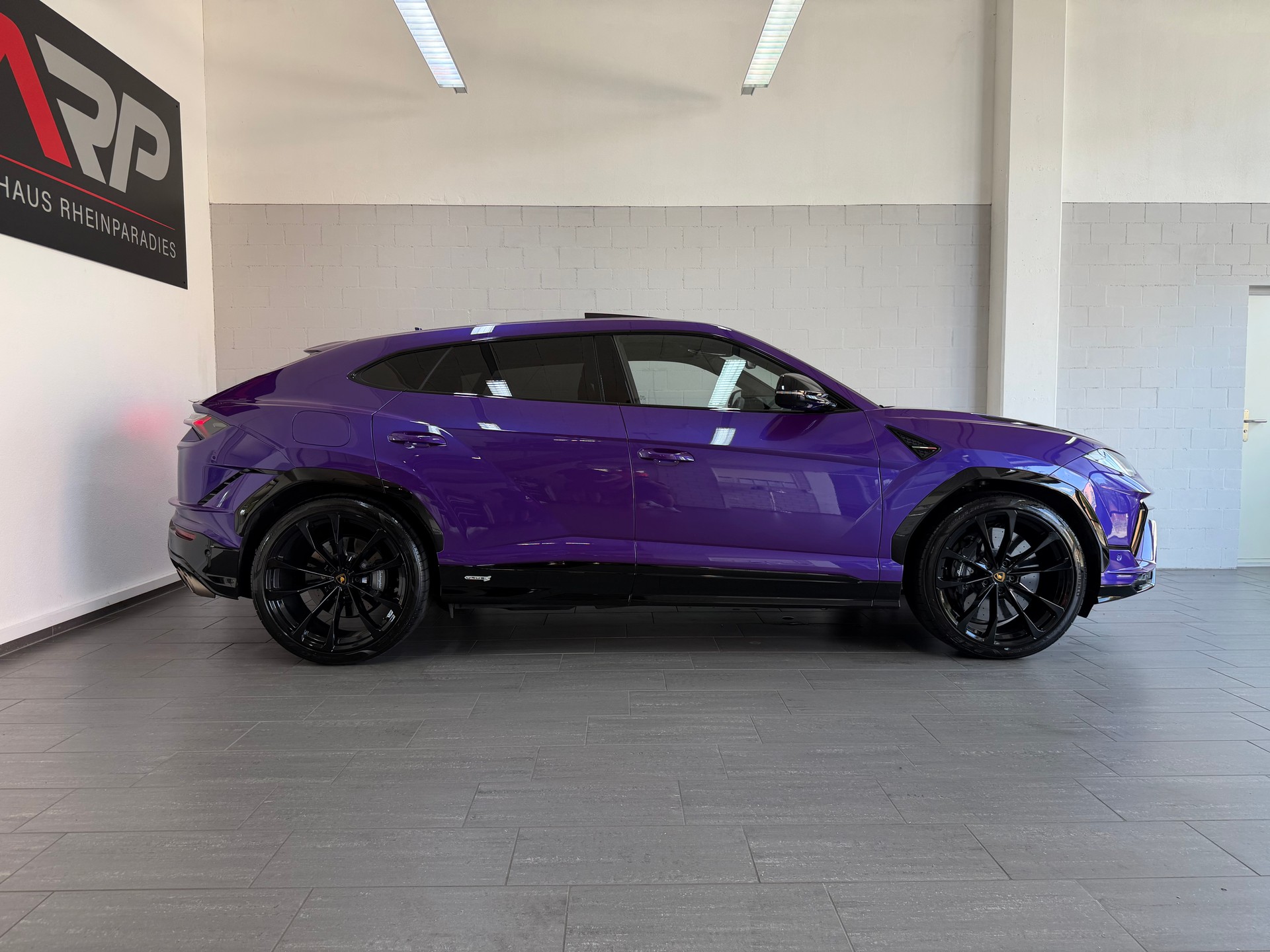 LAMBORGHINI Urus S E-Gear * GratisServ. * VIOLA MITHRAS * AKRAPOVIC * PANO * MASSAGE * B&O 3D * 360 Grad *-image-2