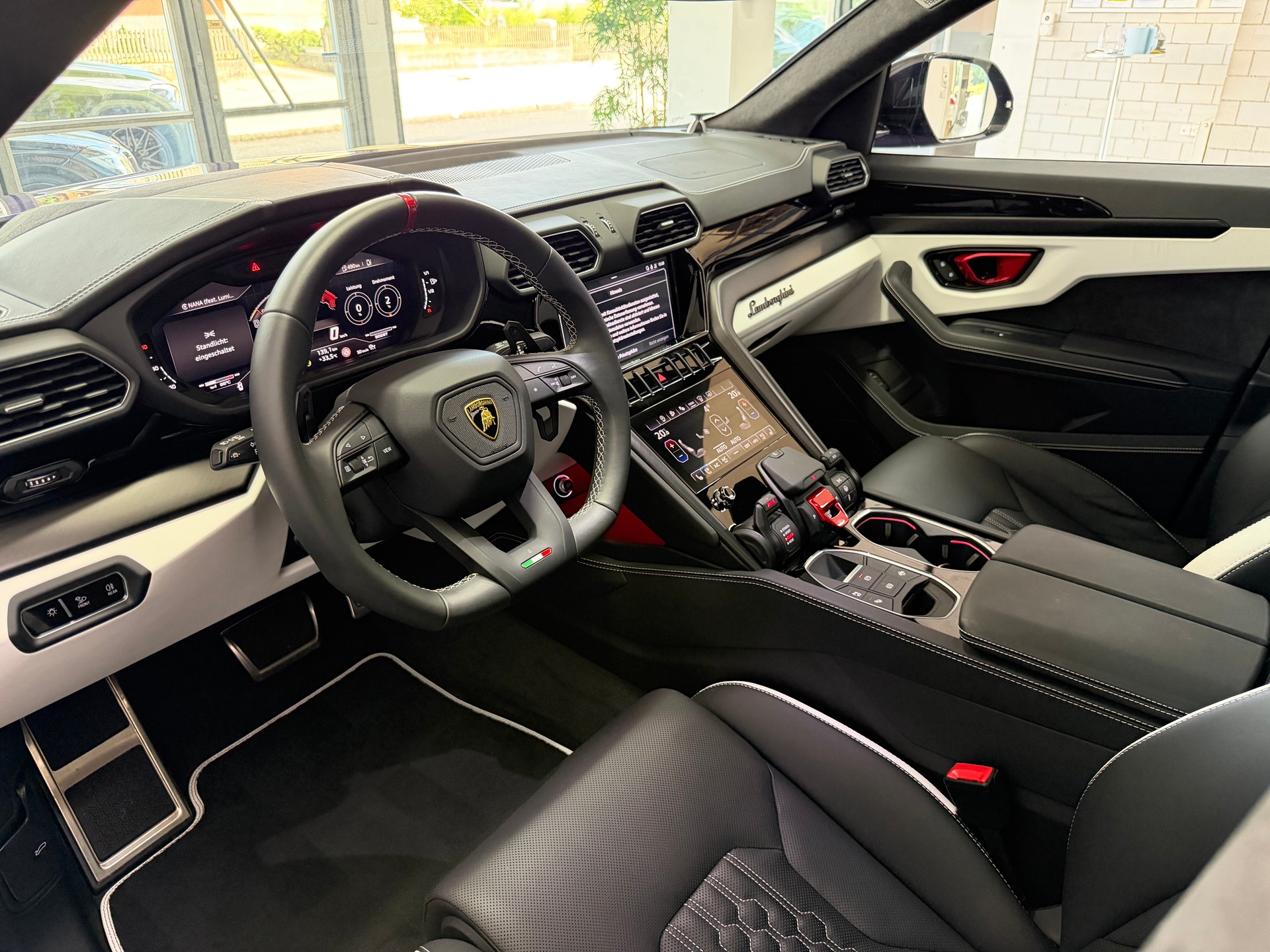 LAMBORGHINI Urus S E-Gear * GratisServ. * VIOLA MITHRAS * AKRAPOVIC * PANO * MASSAGE * B&O 3D * 360 Grad *-image-7