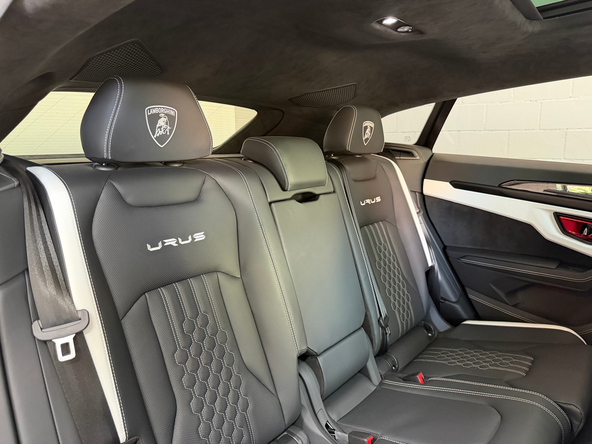LAMBORGHINI Urus S E-Gear * GratisServ. * VIOLA MITHRAS * AKRAPOVIC * PANO * MASSAGE * B&O 3D * 360 Grad *-image-11