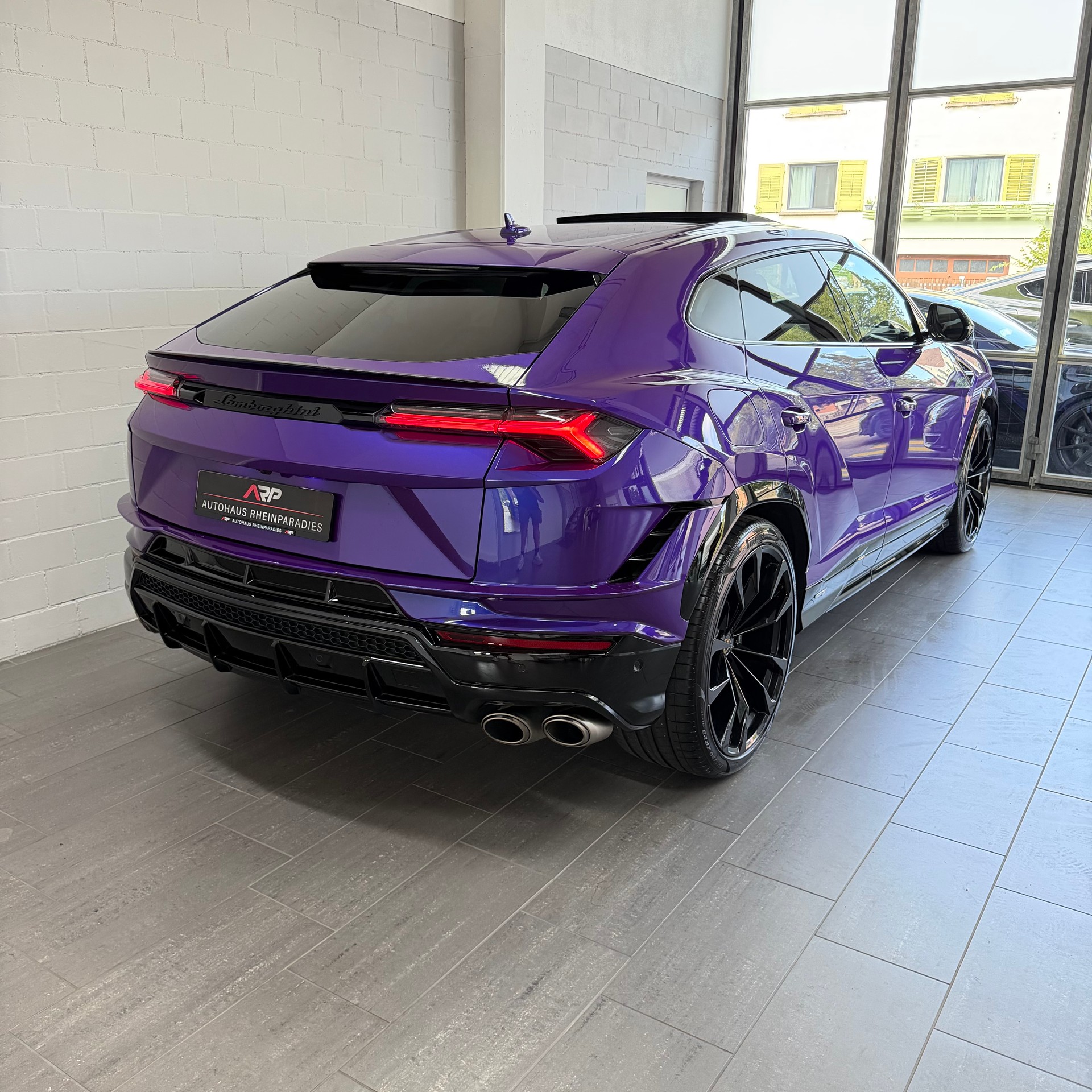 LAMBORGHINI Urus S E-Gear * GratisServ. * VIOLA MITHRAS * AKRAPOVIC * PANO * MASSAGE * B&O 3D * 360 Grad *-image-3