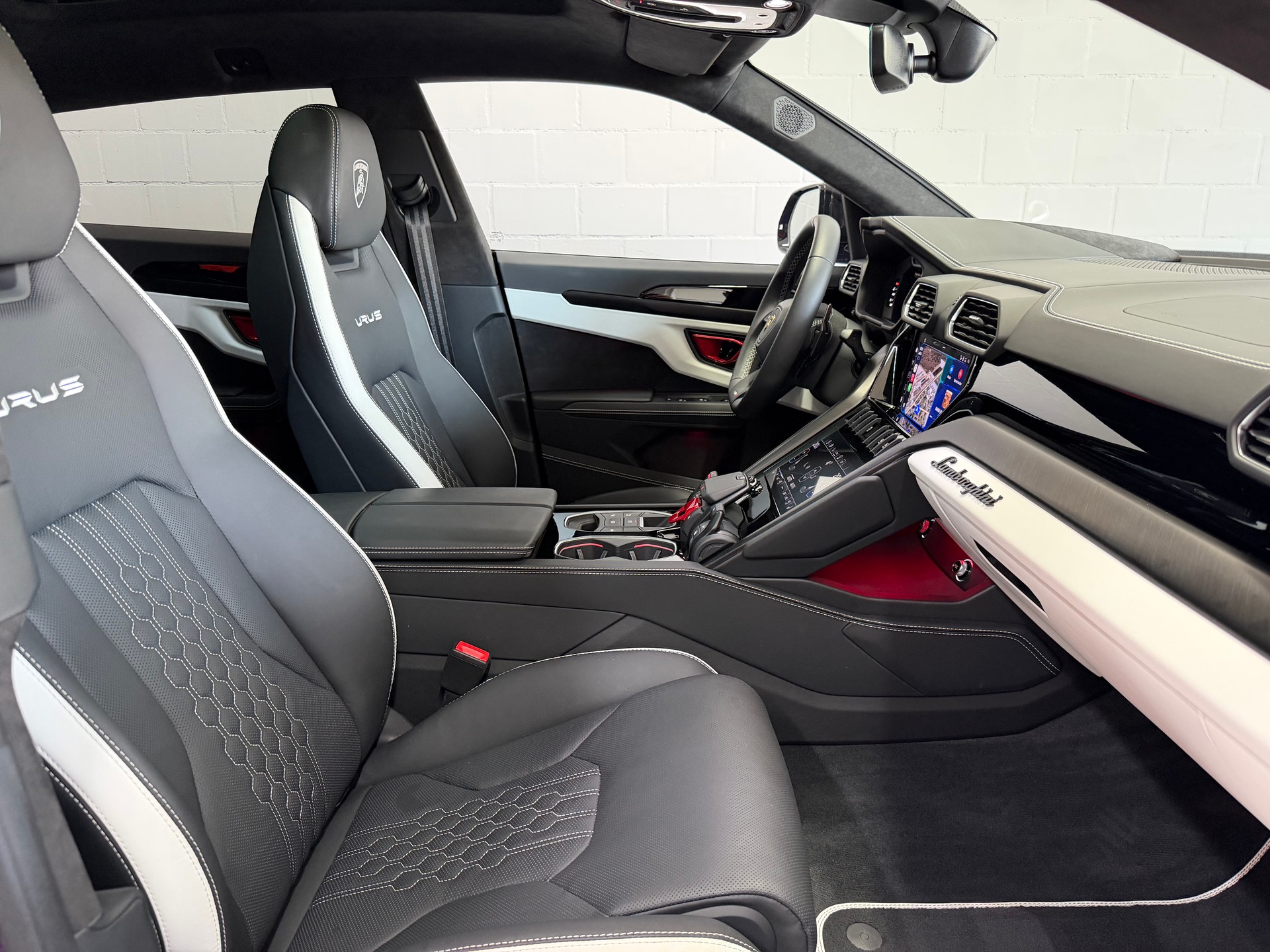 LAMBORGHINI Urus S E-Gear * GratisServ. * VIOLA MITHRAS * AKRAPOVIC * PANO * MASSAGE * B&O 3D * 360 Grad *-image-5
