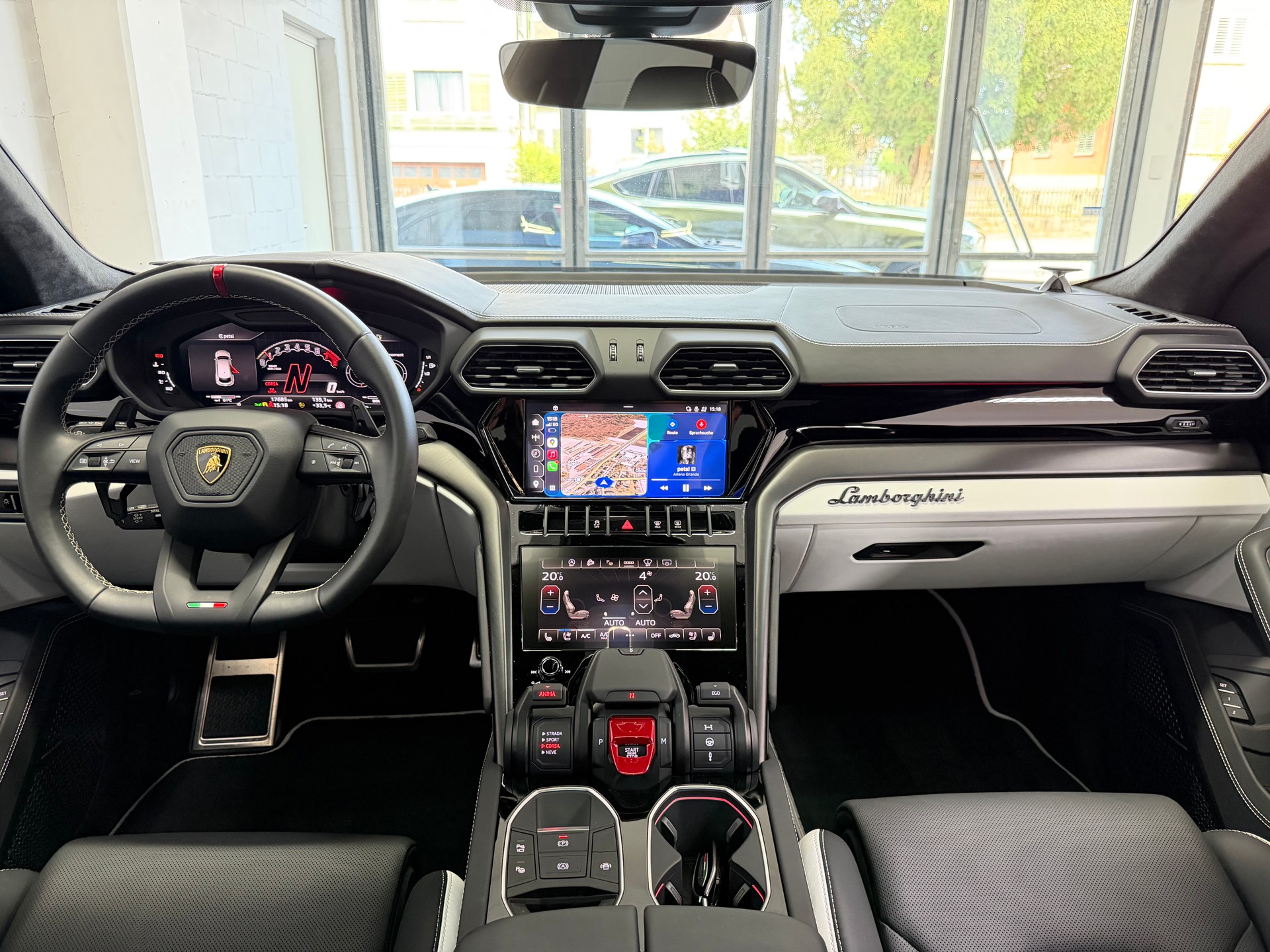 LAMBORGHINI Urus S E-Gear * GratisServ. * VIOLA MITHRAS * AKRAPOVIC * PANO * MASSAGE * B&O 3D * 360 Grad *-image-8