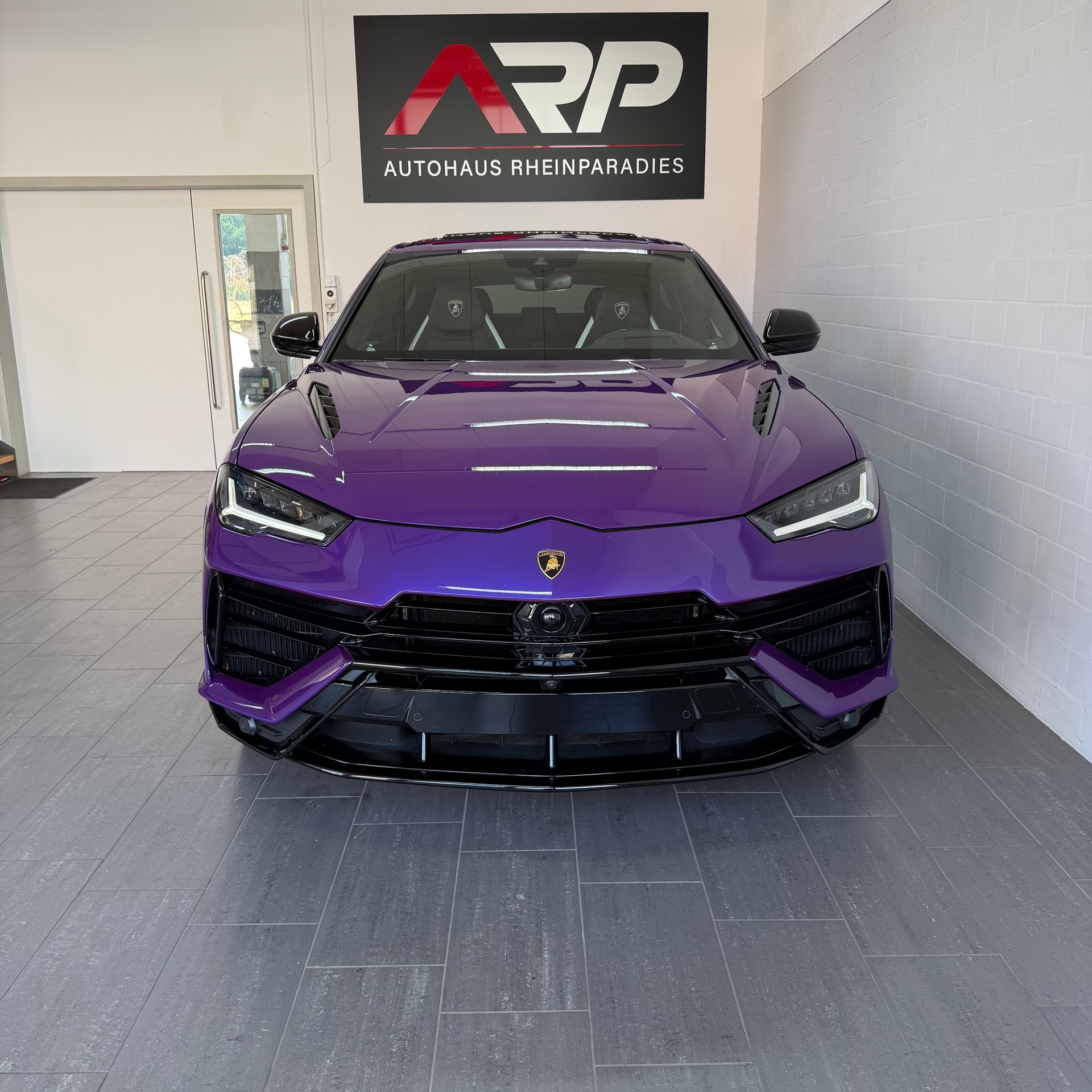 LAMBORGHINI Urus S E-Gear * GratisServ. * VIOLA MITHRAS * AKRAPOVIC * PANO * MASSAGE * B&O 3D * 360 Grad *-image-1
