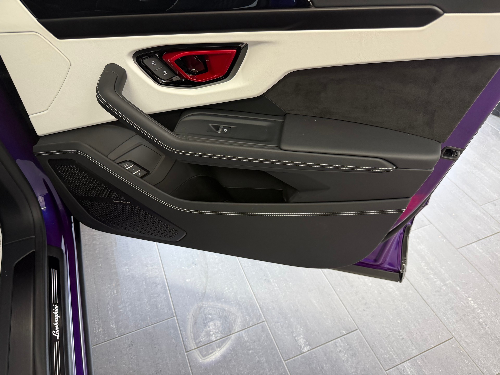 LAMBORGHINI Urus S E-Gear * GratisServ. * VIOLA MITHRAS * AKRAPOVIC * PANO * MASSAGE * B&O 3D * 360 Grad *-image-14