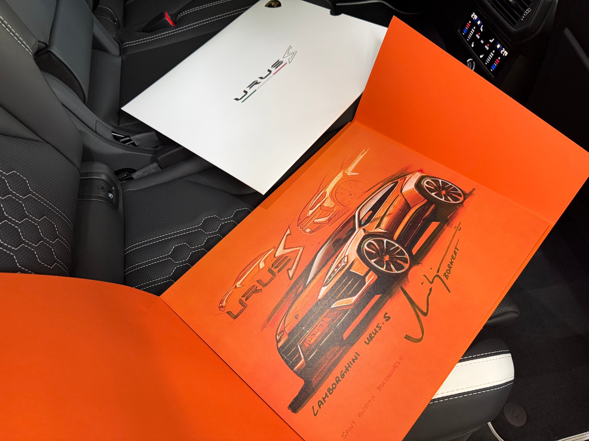 LAMBORGHINI Urus S E-Gear * GratisServ. * VIOLA MITHRAS * AKRAPOVIC * PANO * MASSAGE * B&O 3D * 360 Grad *-image-15