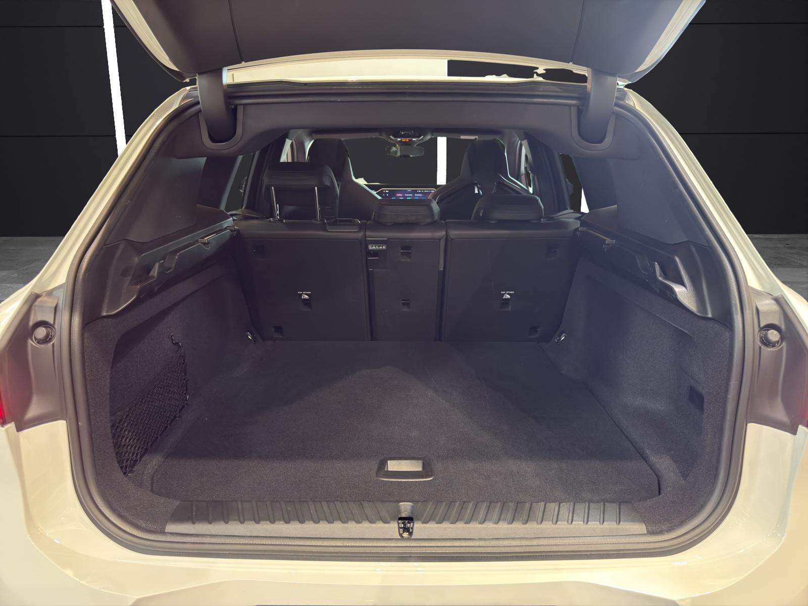 BMW iX3 50 xDrive-image-16