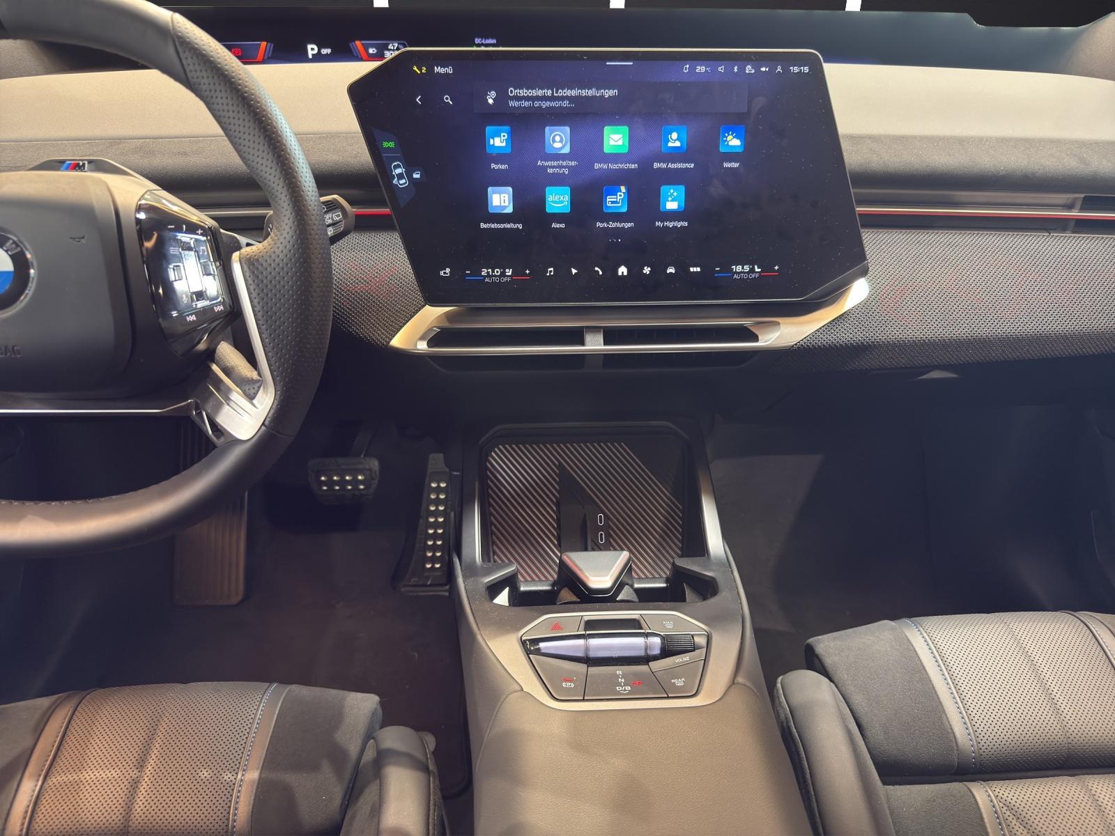 BMW iX3 50 xDrive-image-12