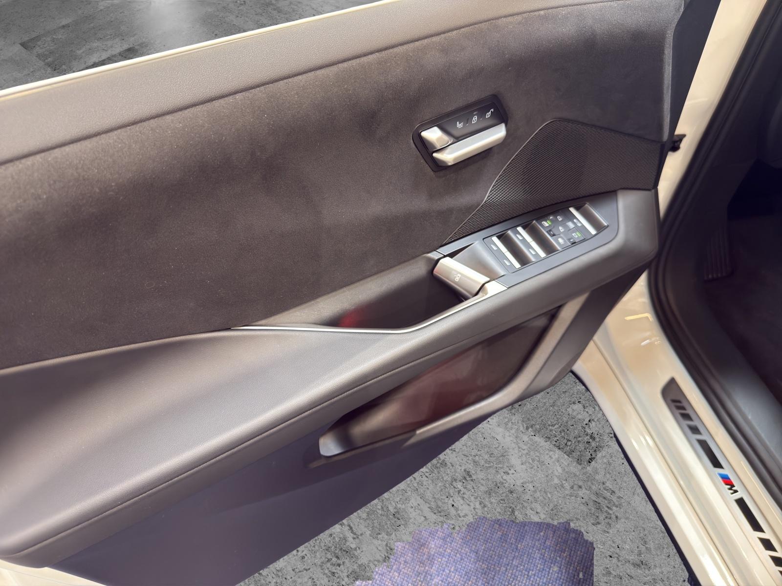 BMW iX3 50 xDrive-image-14