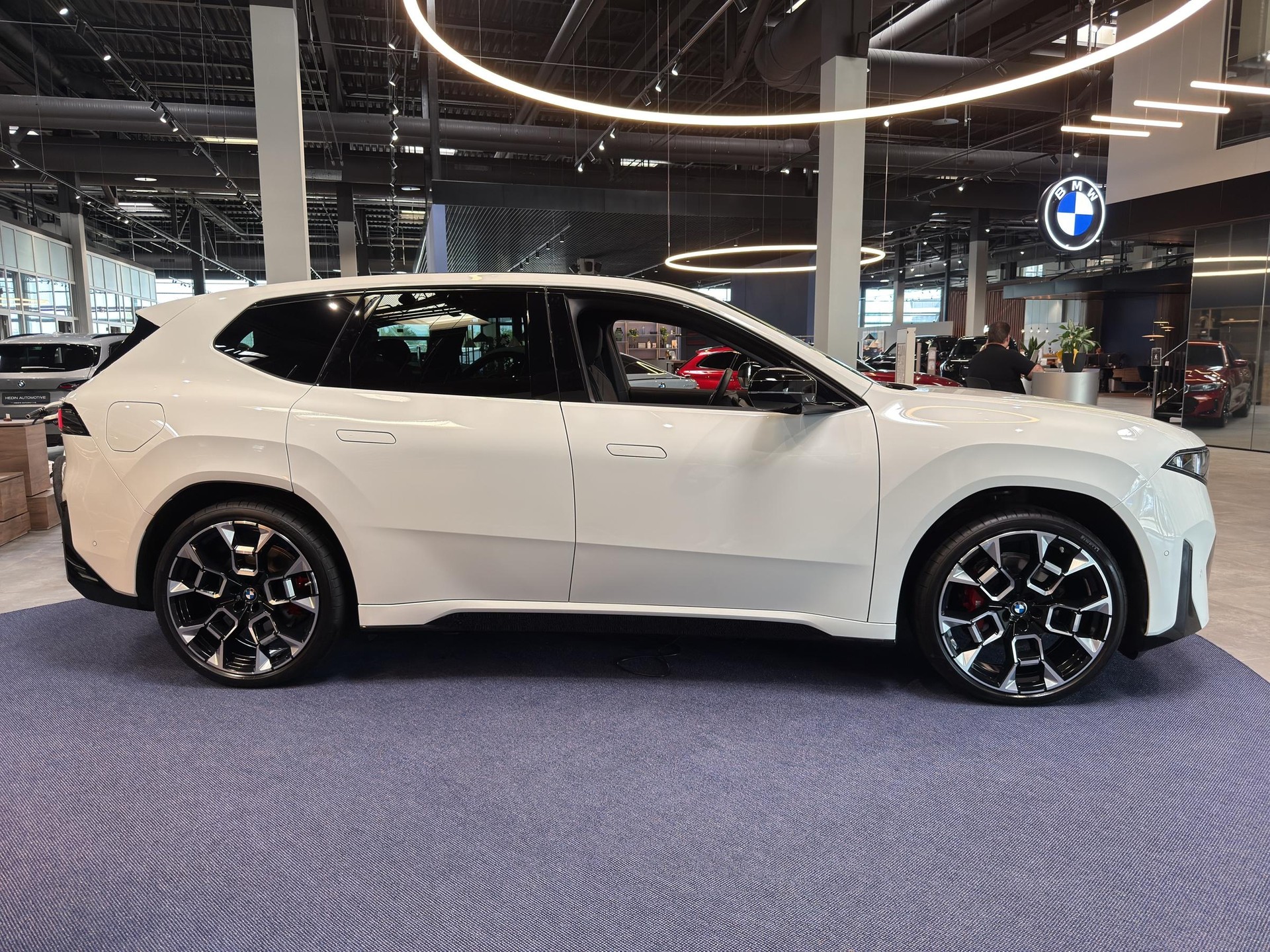 BMW iX3 50 xDrive-image-6