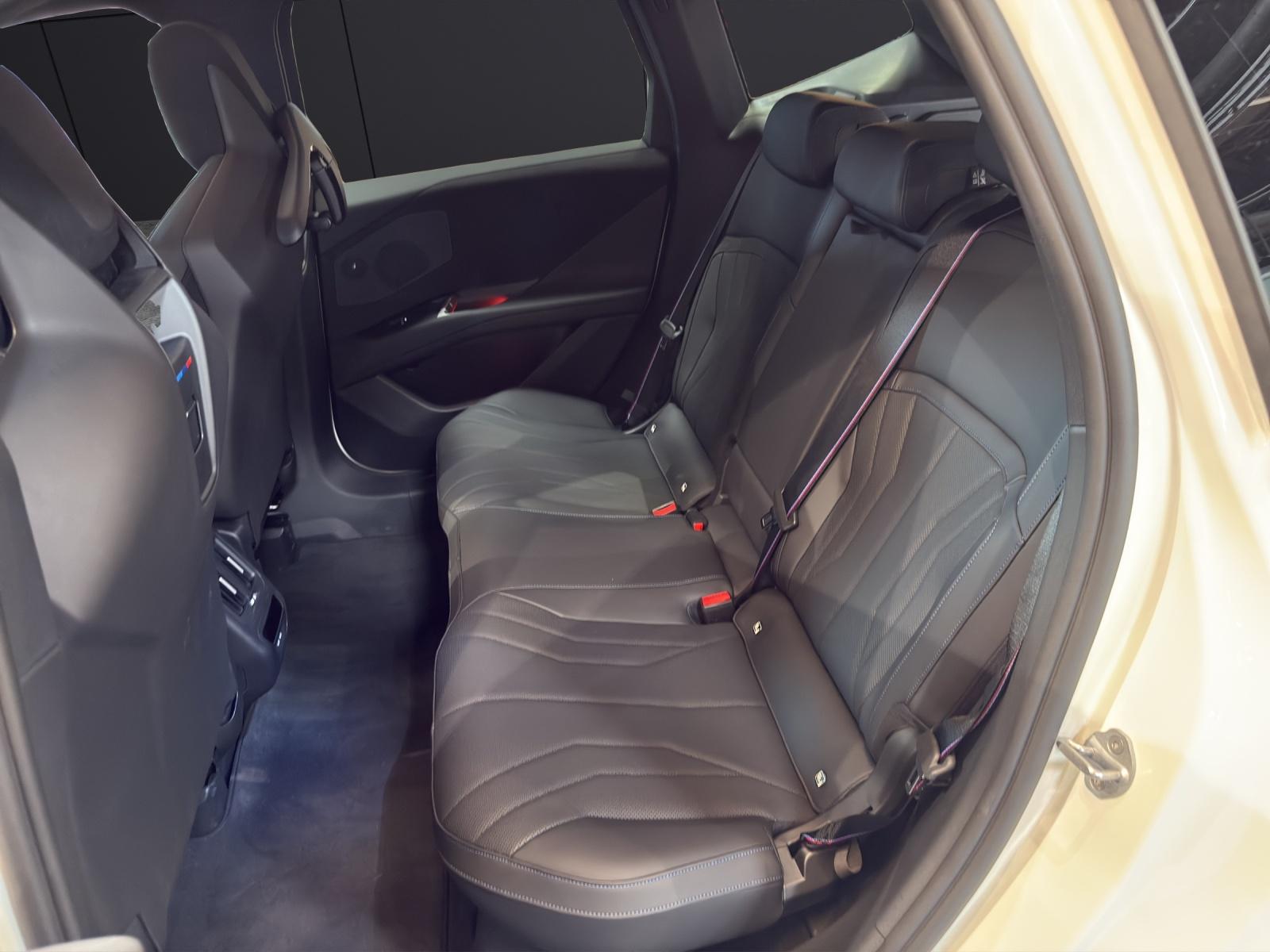 BMW iX3 50 xDrive-image-17
