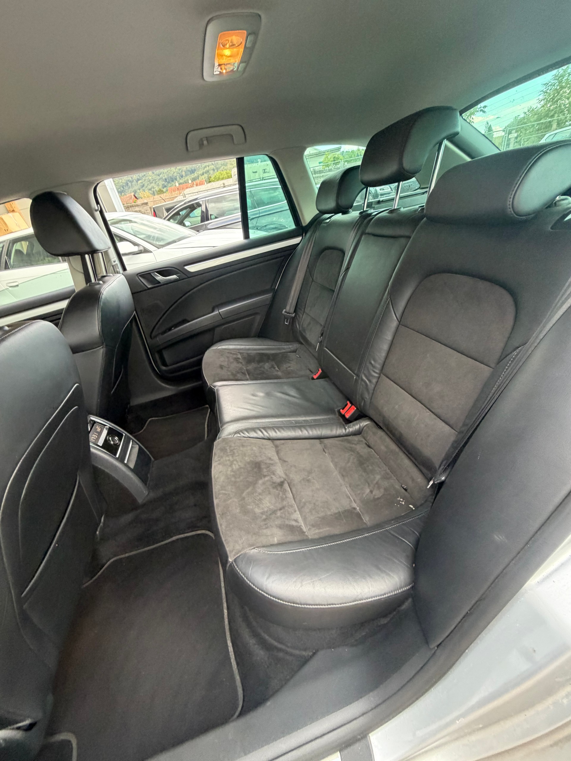 SKODA Superb Combi 1.8 TSI Elegance DSG-image-6