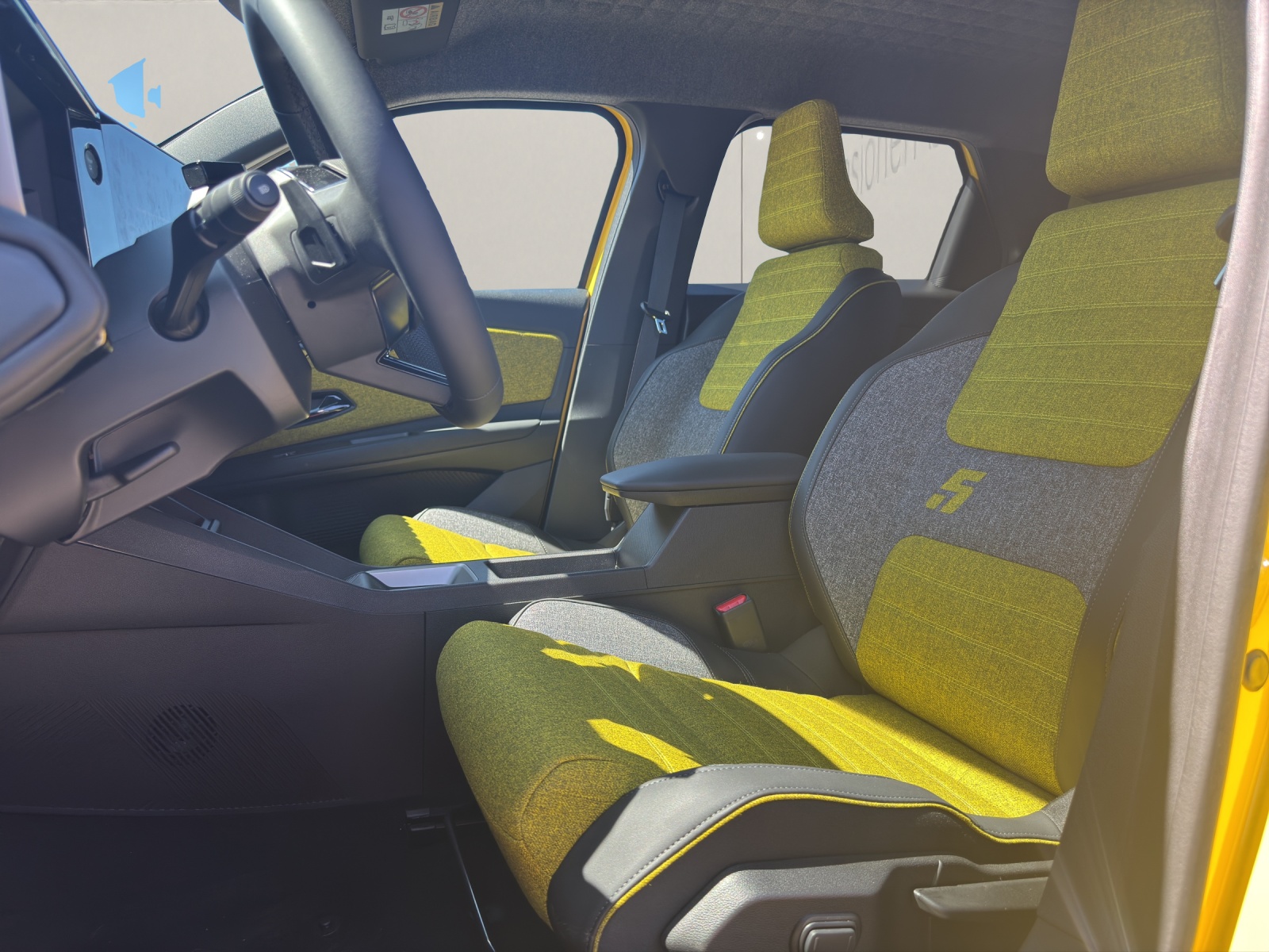 RENAULT R5 E-Tech Comfort Range iconic five-image-10