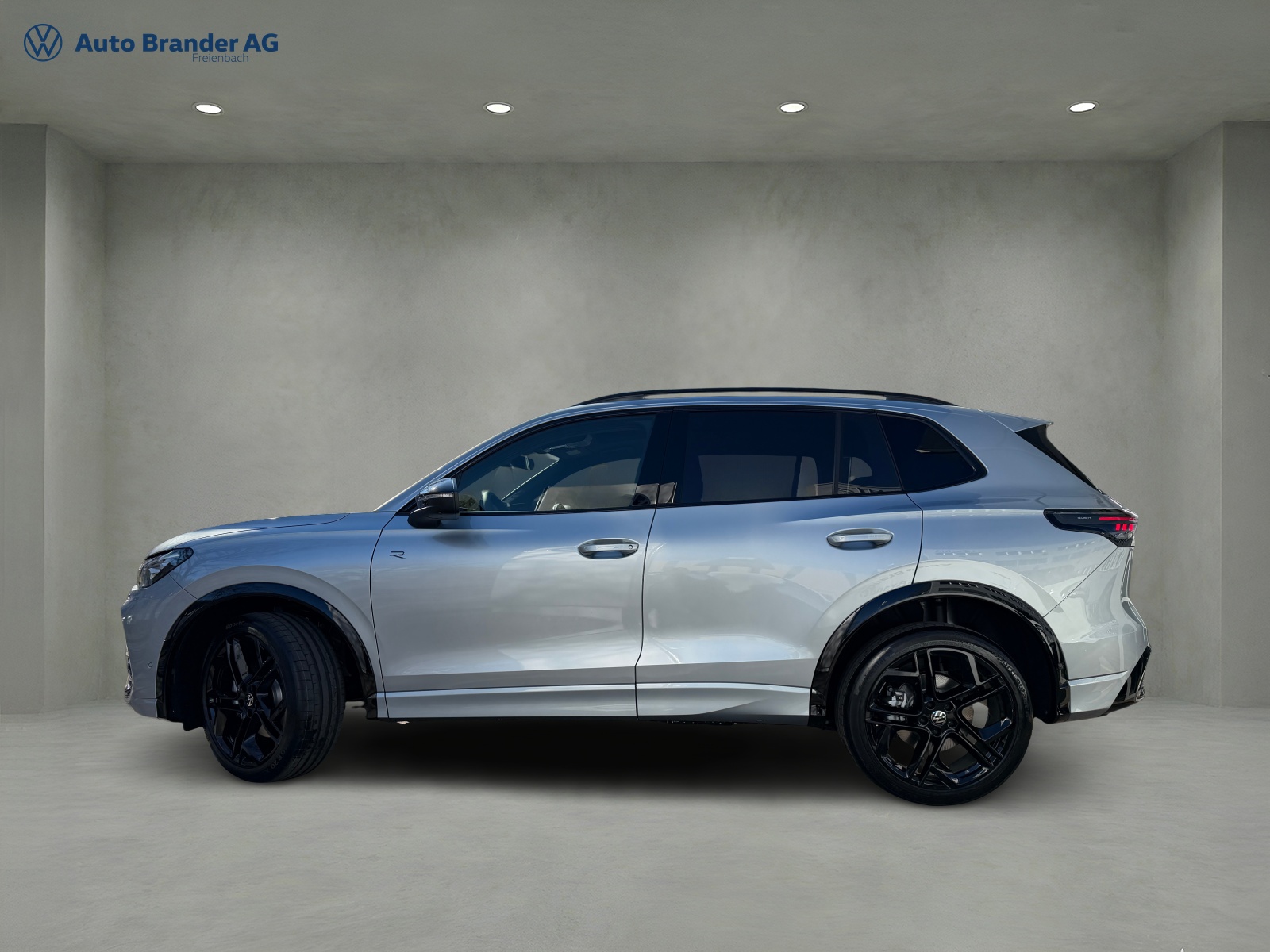 VW Tiguan 2.0 TSI DSG R-Line 4Motion-showroom-element-3