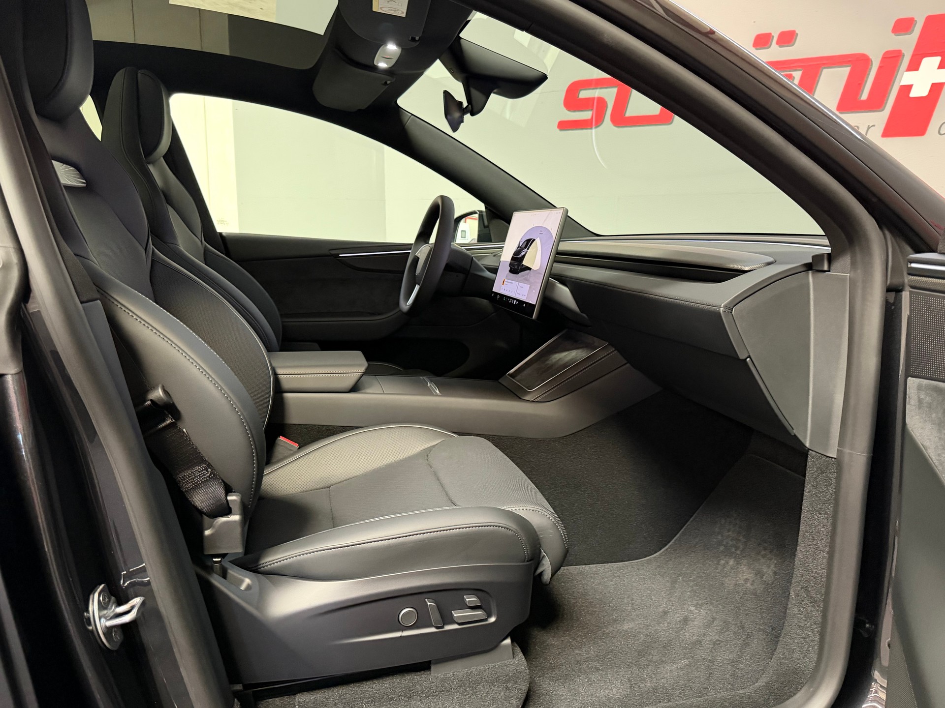TESLA Model Y Performance AHK-image-19