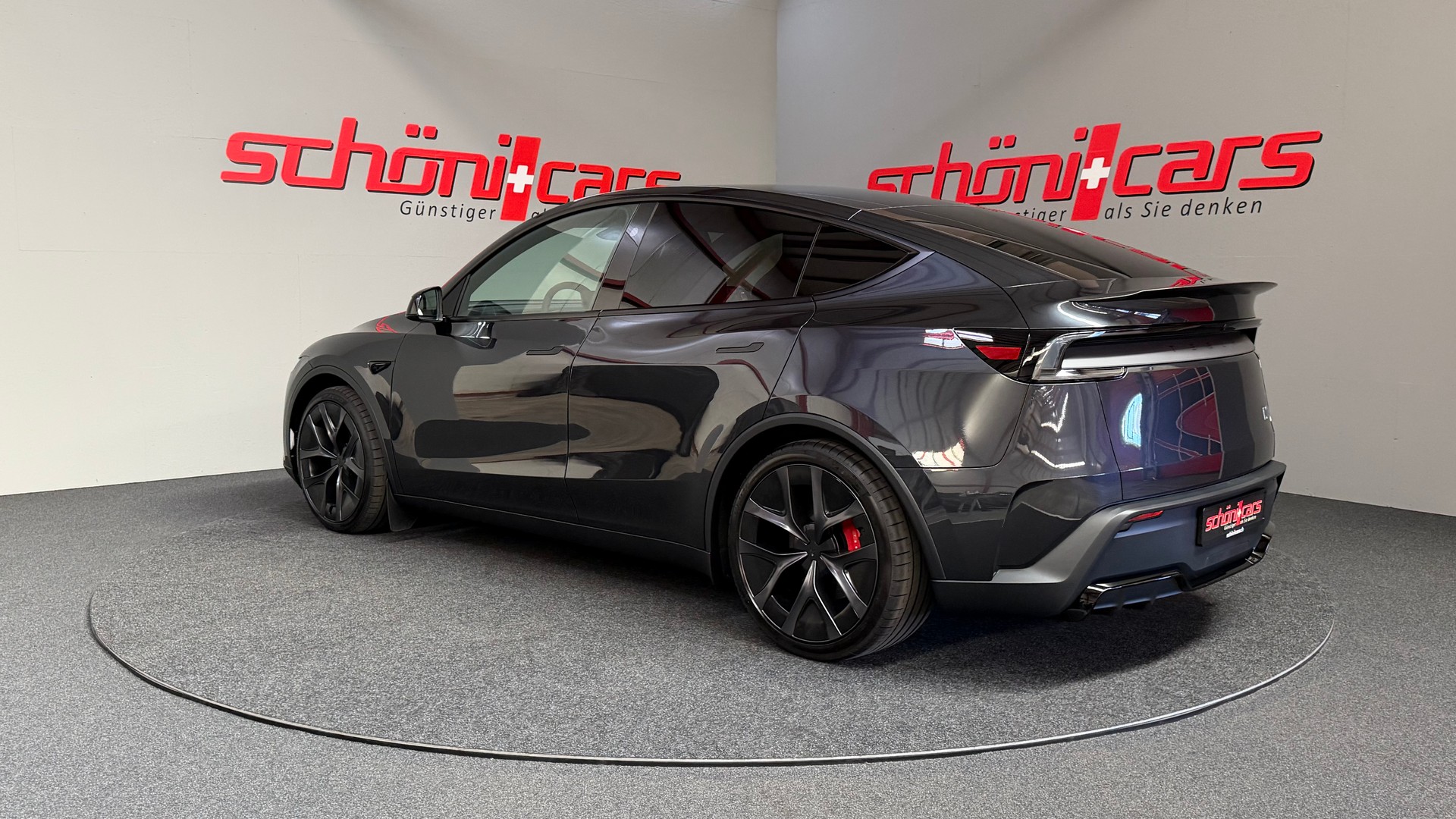 TESLA Model Y Performance AHK-showroom-element-3