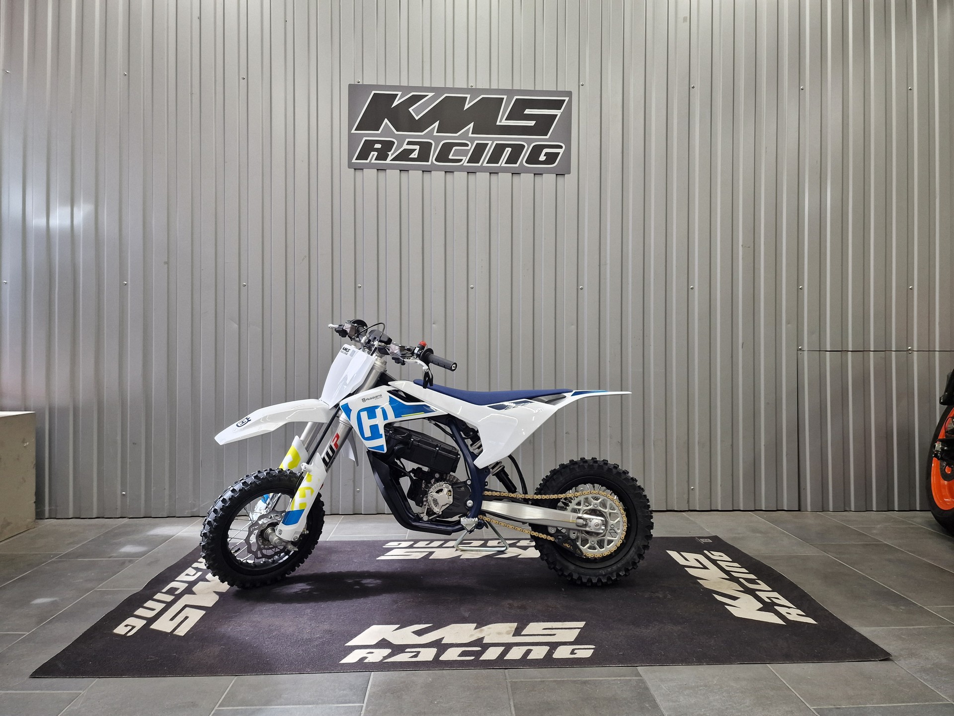 HUSQVARNA EE 3-image-1