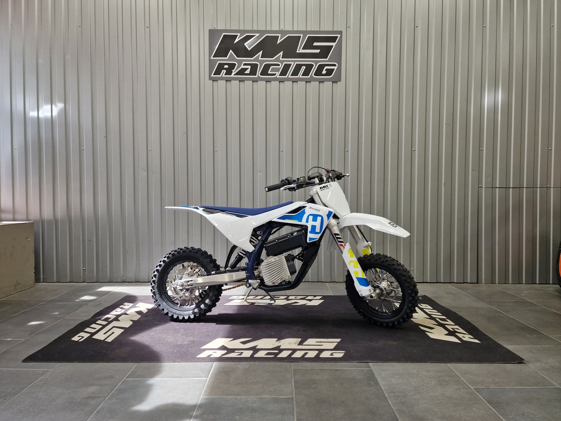HUSQVARNA EE 3-image-0