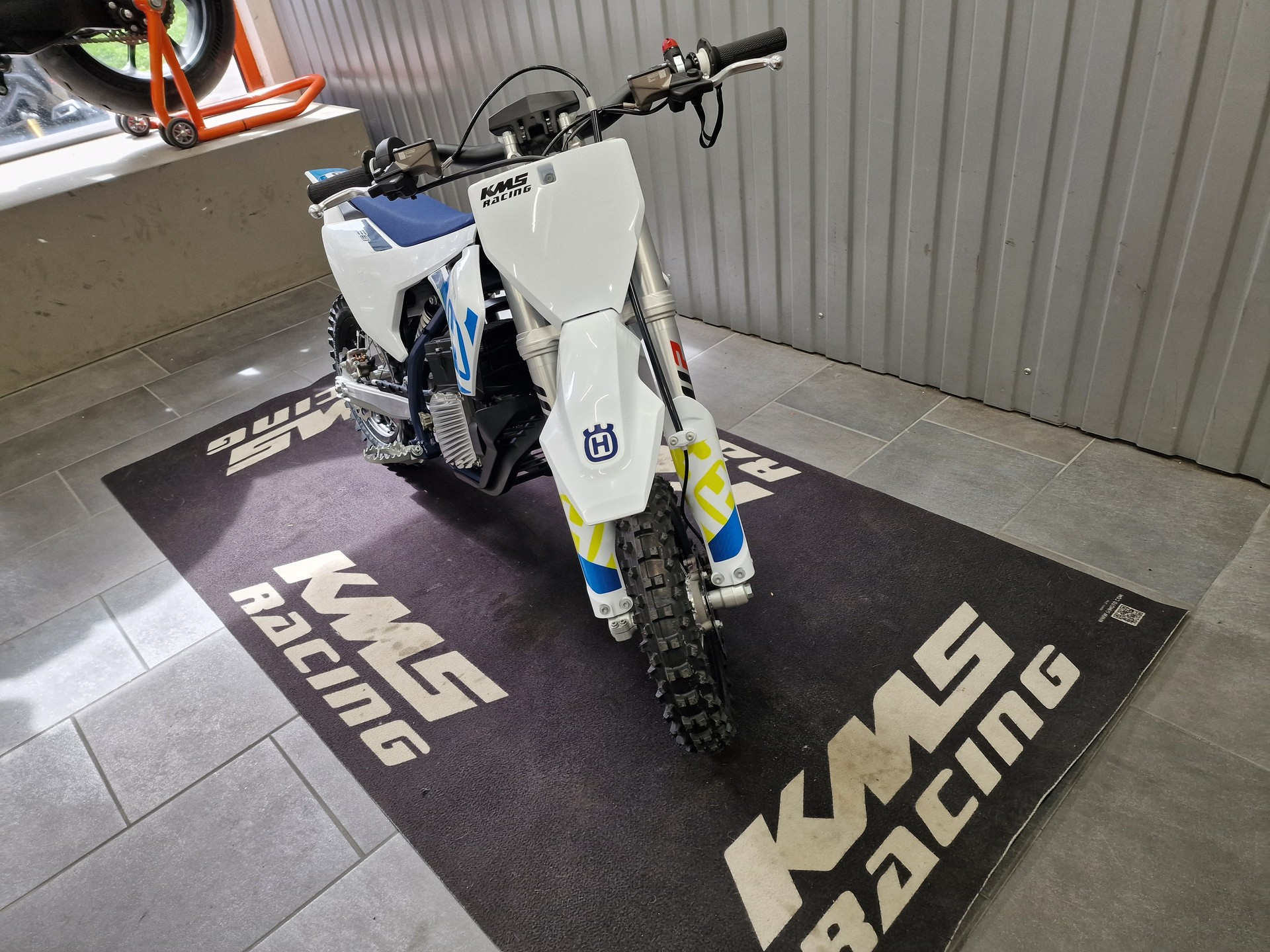HUSQVARNA EE 3-image-2