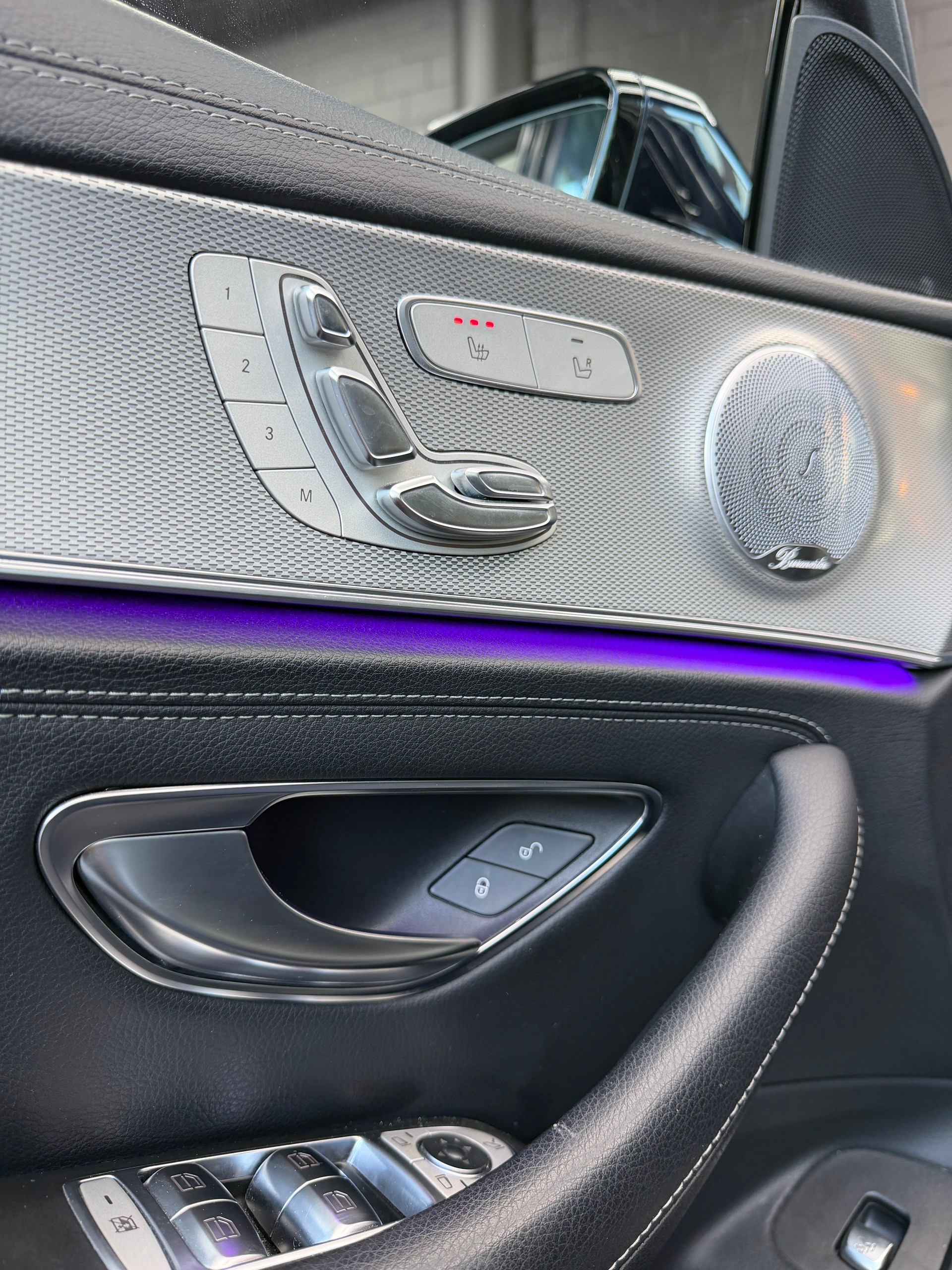 MERCEDES-BENZ E 350 d AMG Line 4Matic 9G-Tronic-image-13