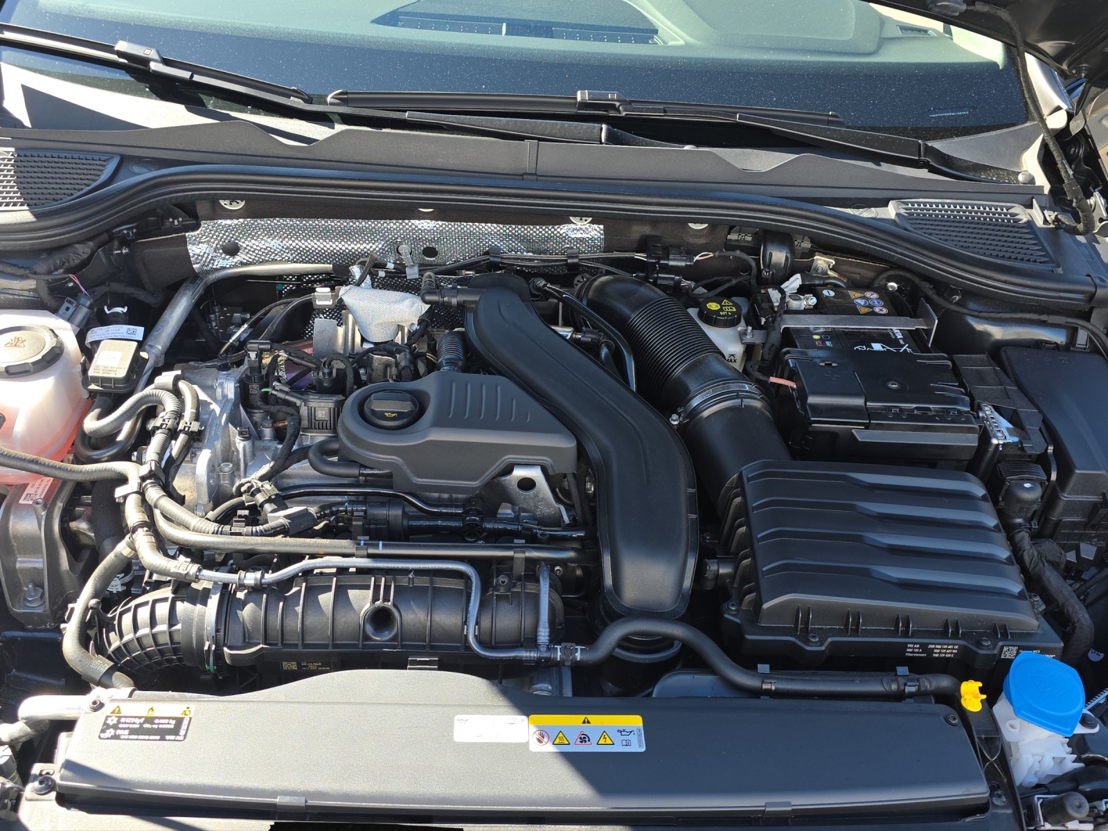 VW Golf 1.5 TSI Basis-image-15