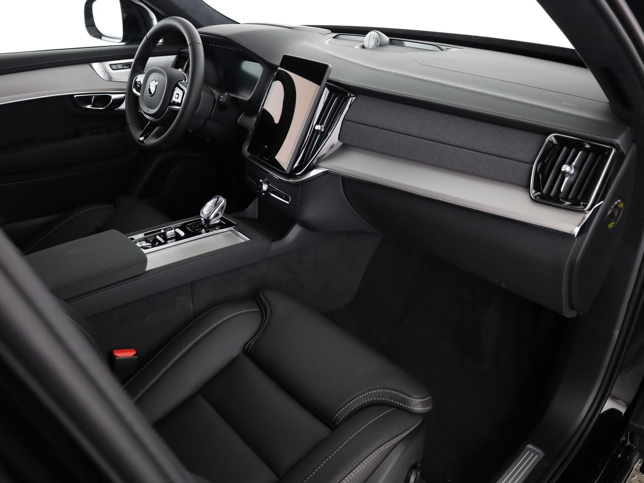 VOLVO XC90 2.0 T8 TE Black Edition eAWD-image-6