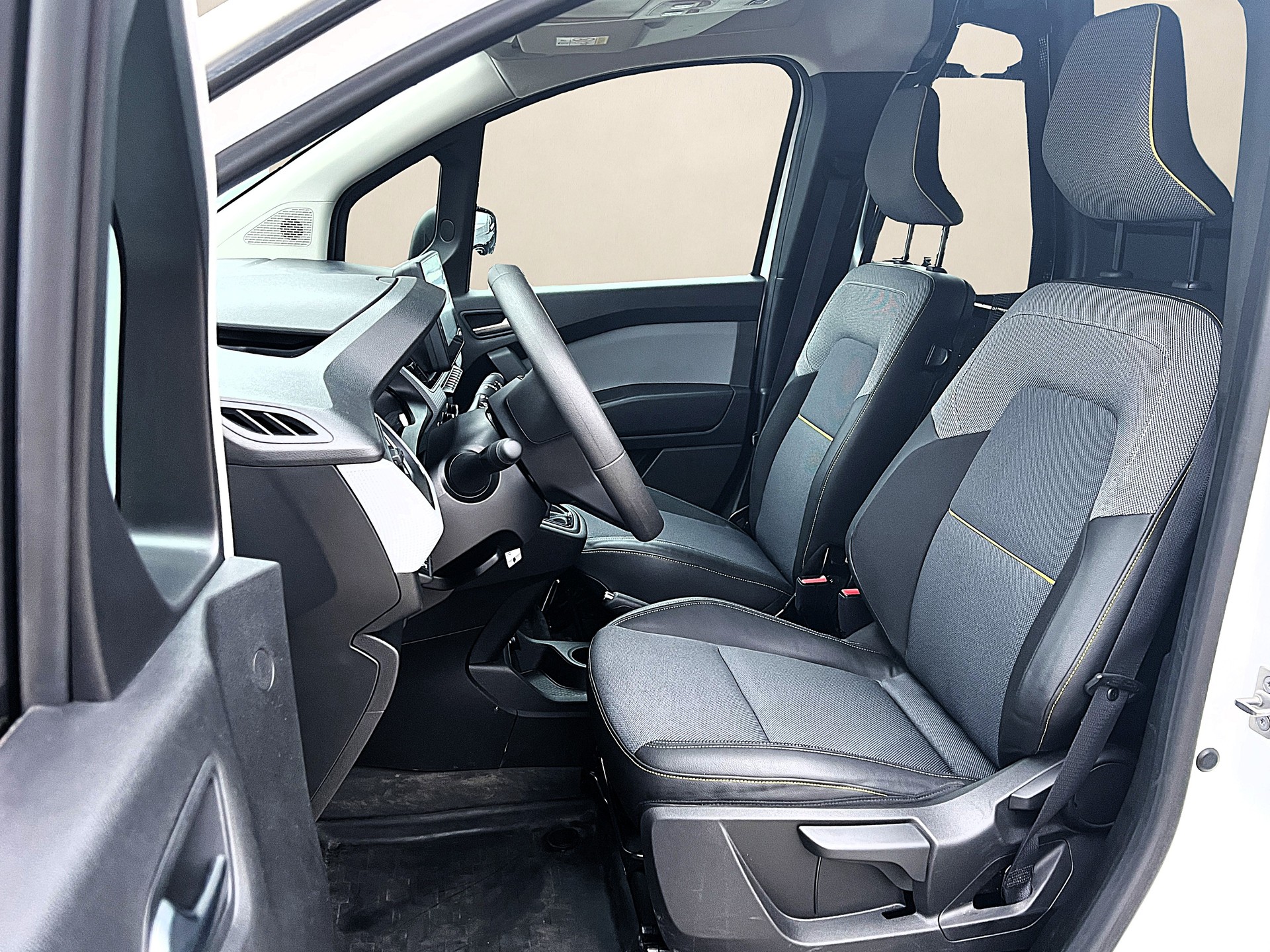 RENAULT Kangoo Van 1.5 dCi Standard 95 Extra ✅CH-Fahrzeug & 8-fach bereift✅-image-7