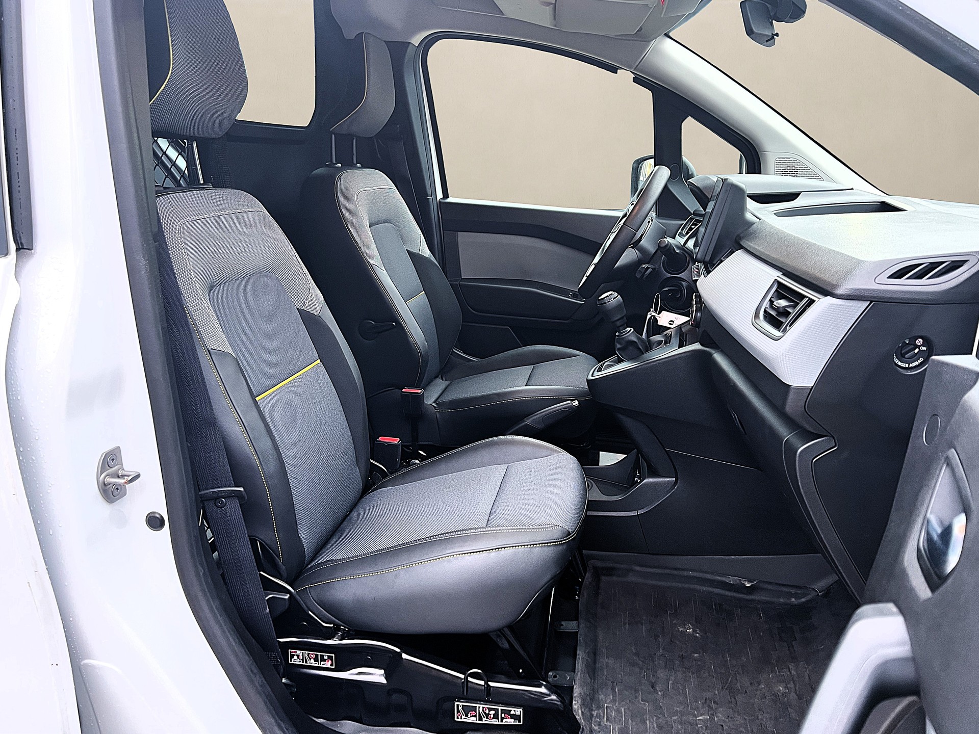 RENAULT Kangoo Van 1.5 dCi Standard 95 Extra ✅CH-Fahrzeug & 8-fach bereift✅-image-8