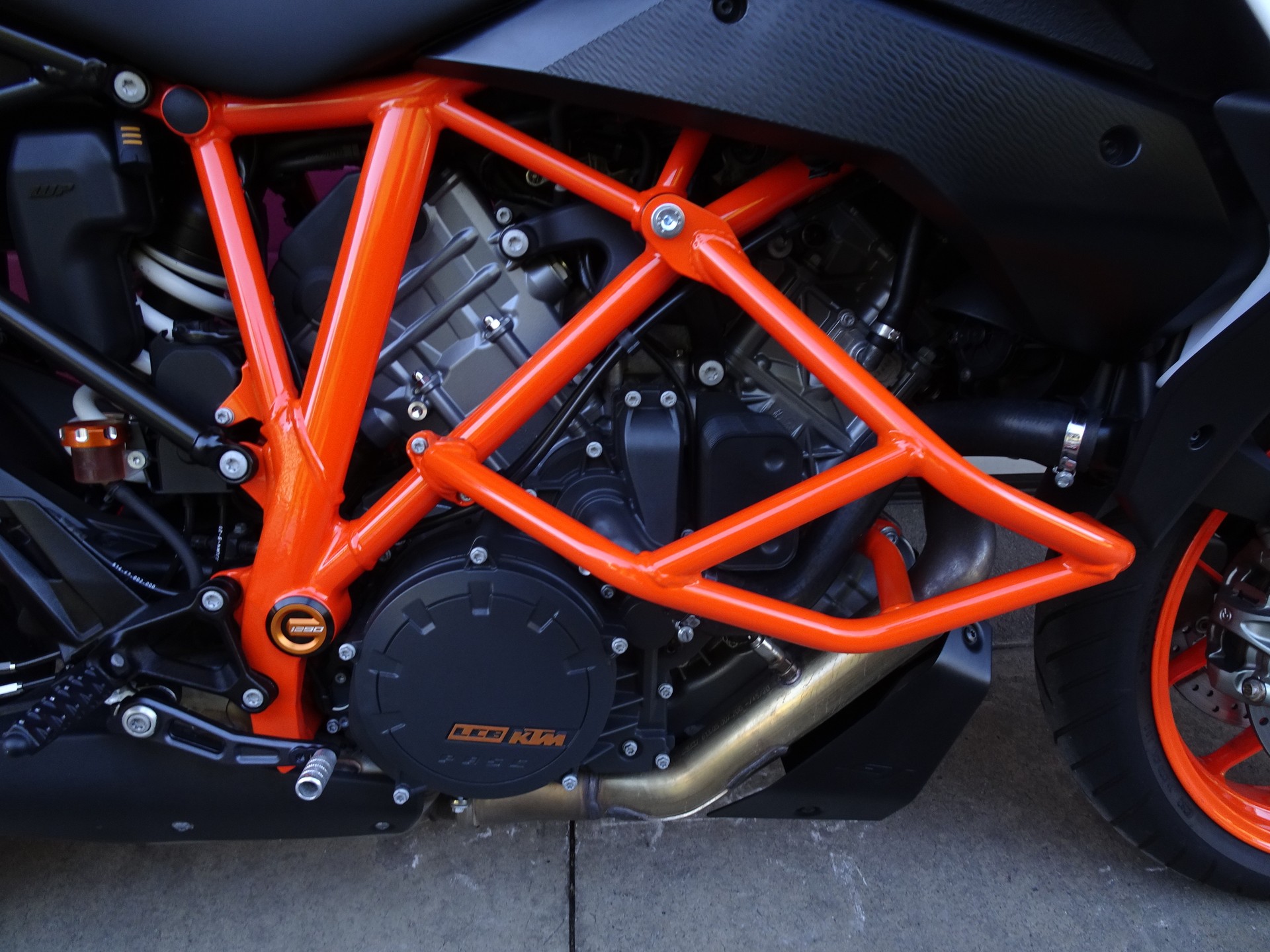 KTM 1290 Super Duke GT-image-9